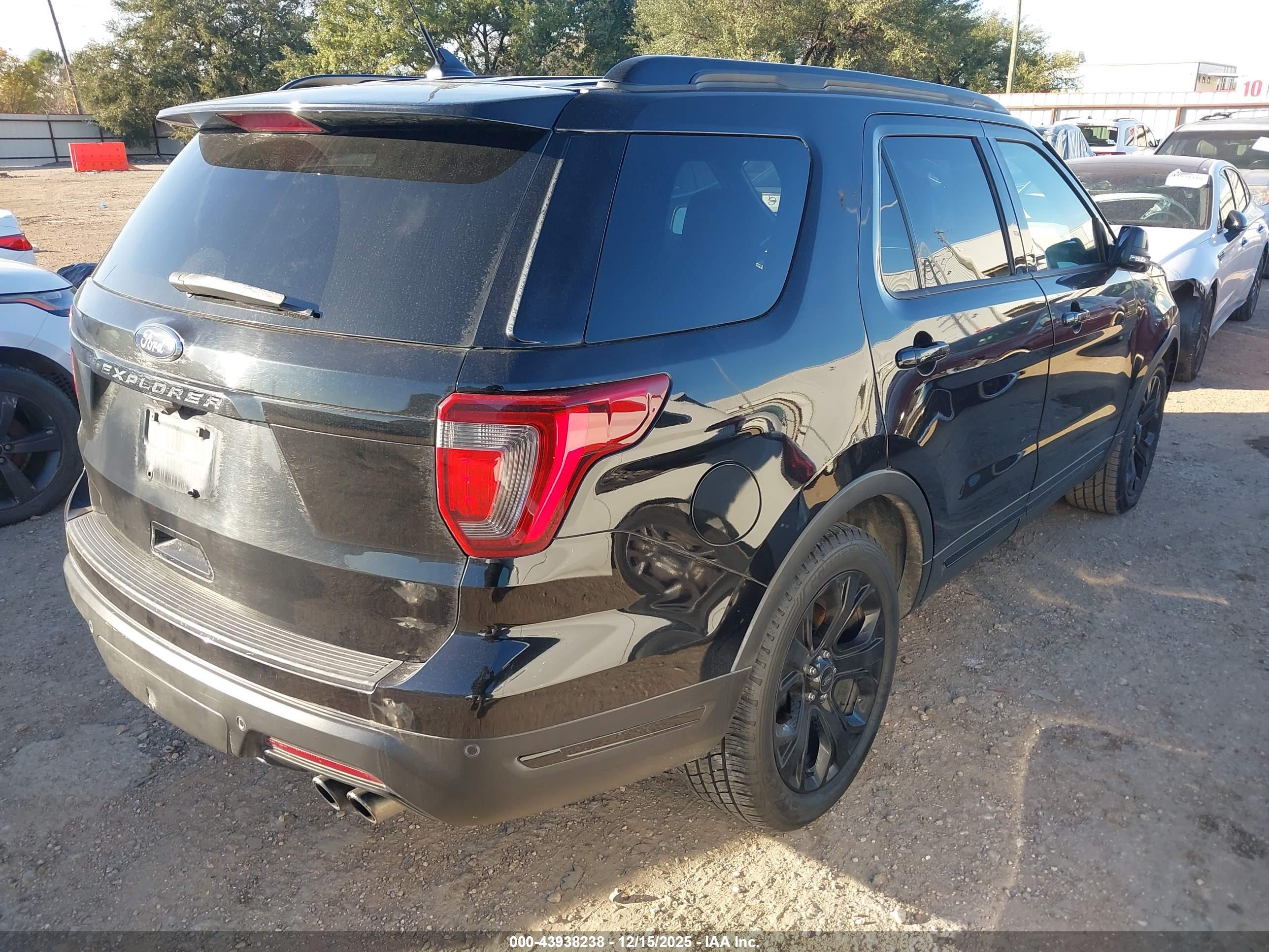 FORD EXPLORER image 4
