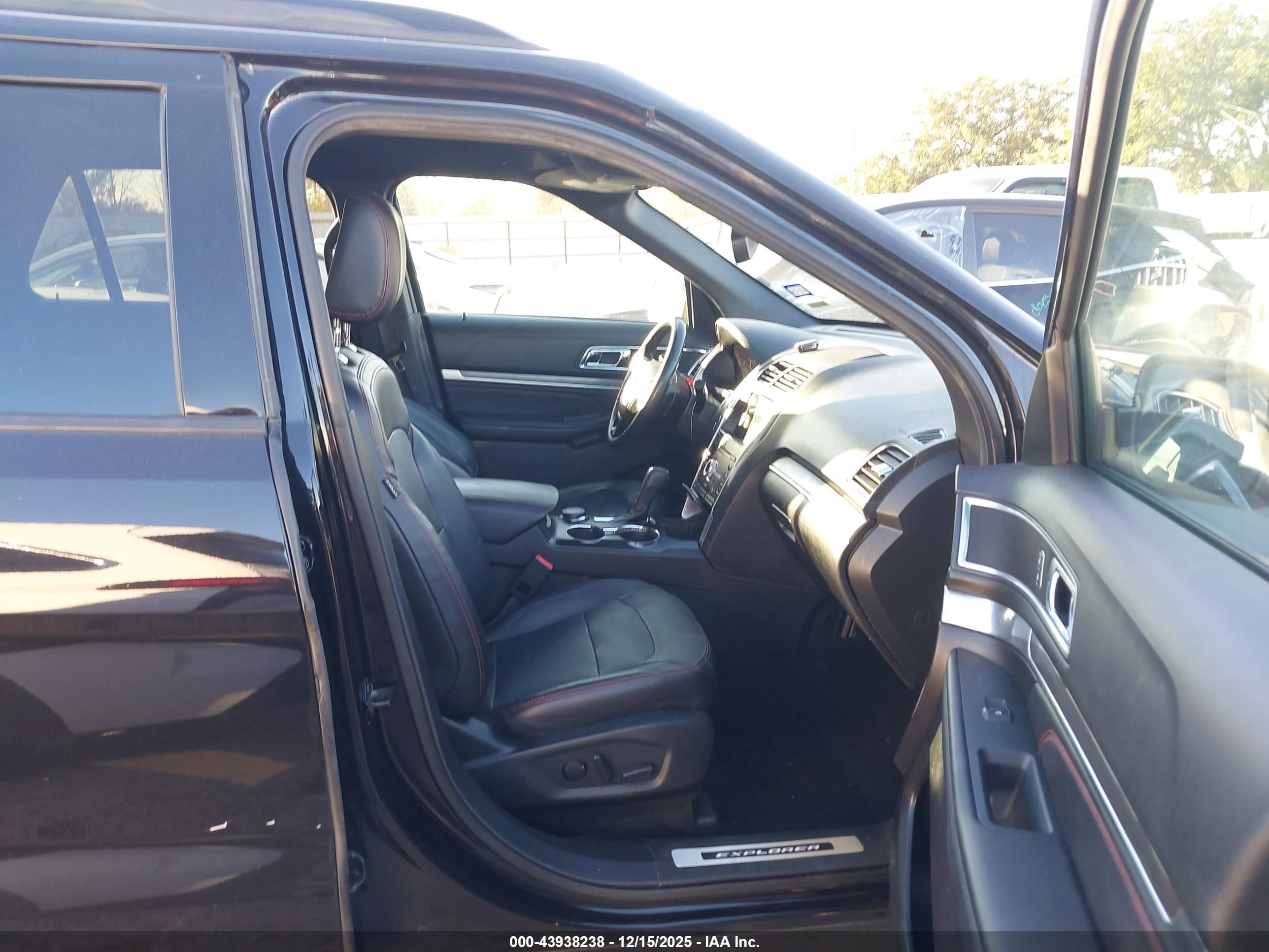 FORD EXPLORER image 5