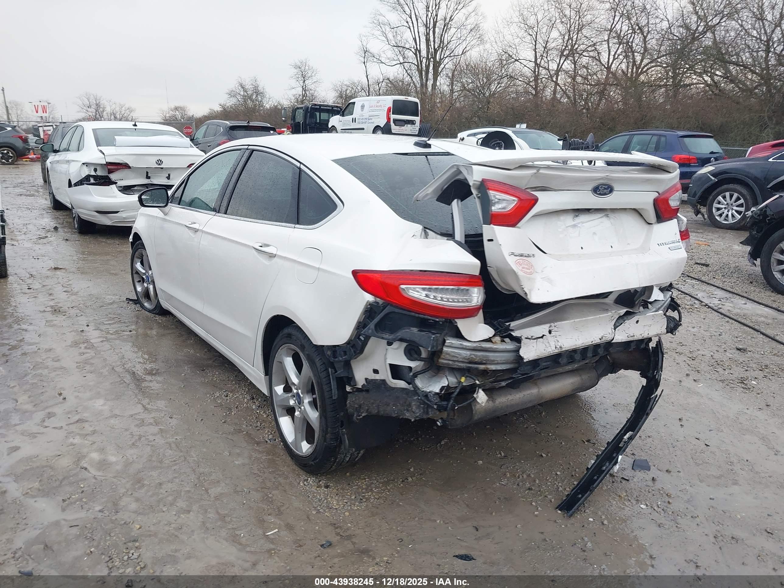 FORD FUSION image 3