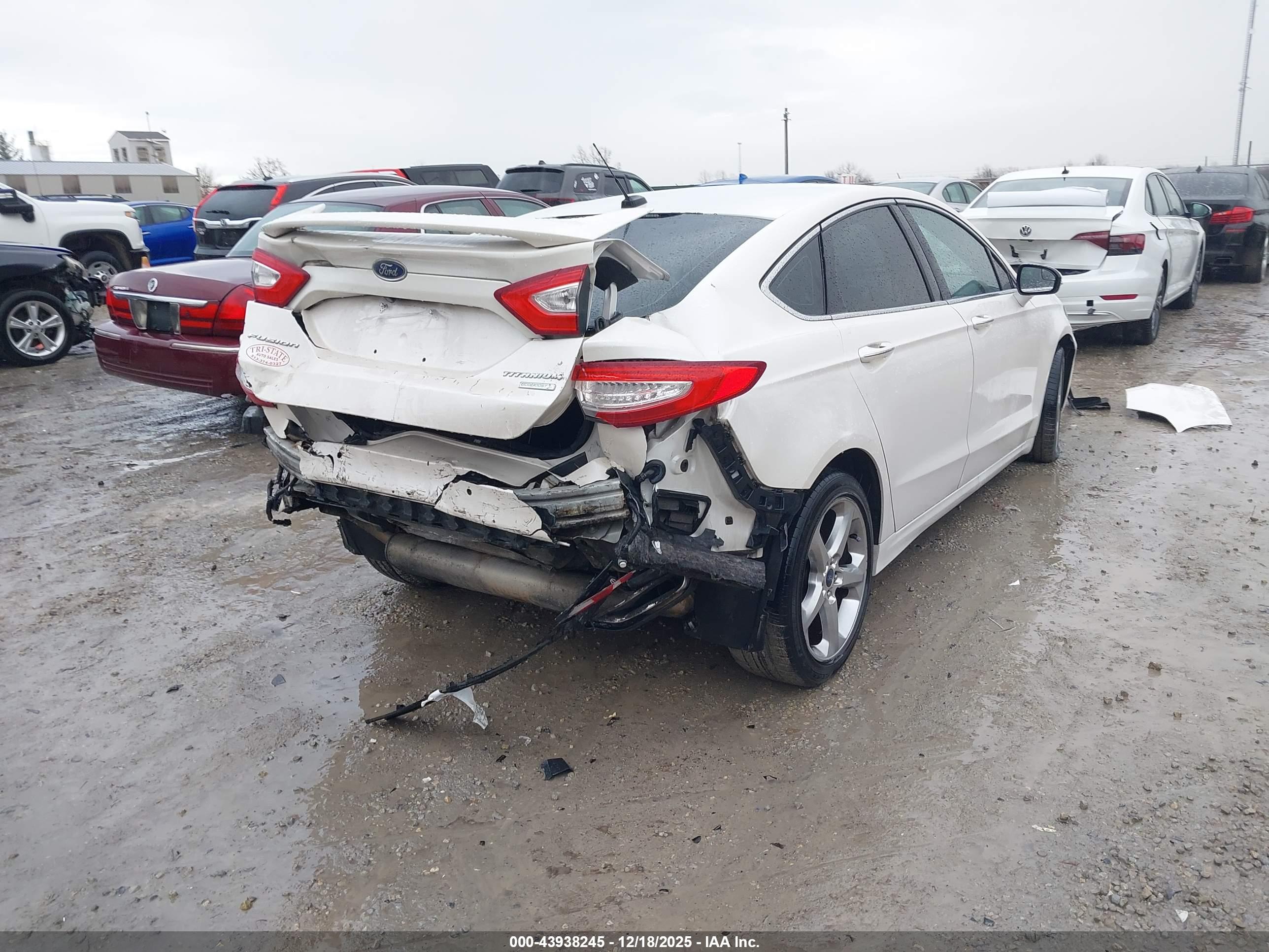 FORD FUSION image 4