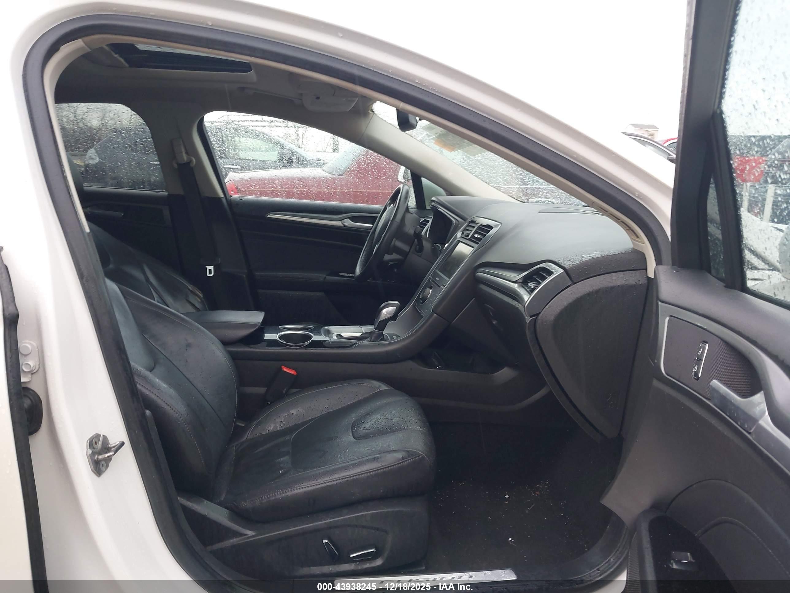 FORD FUSION image 5