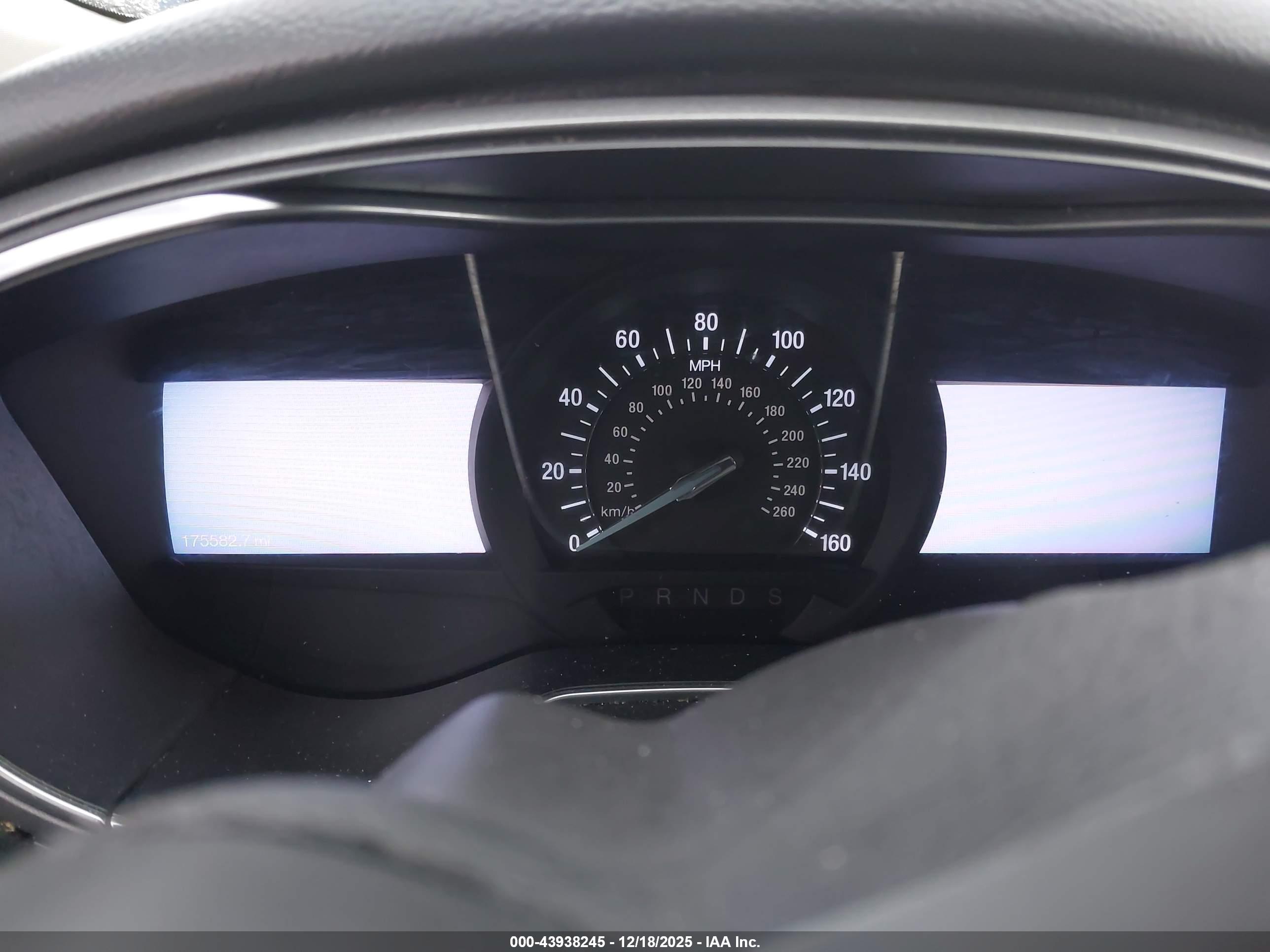 FORD FUSION image 7
