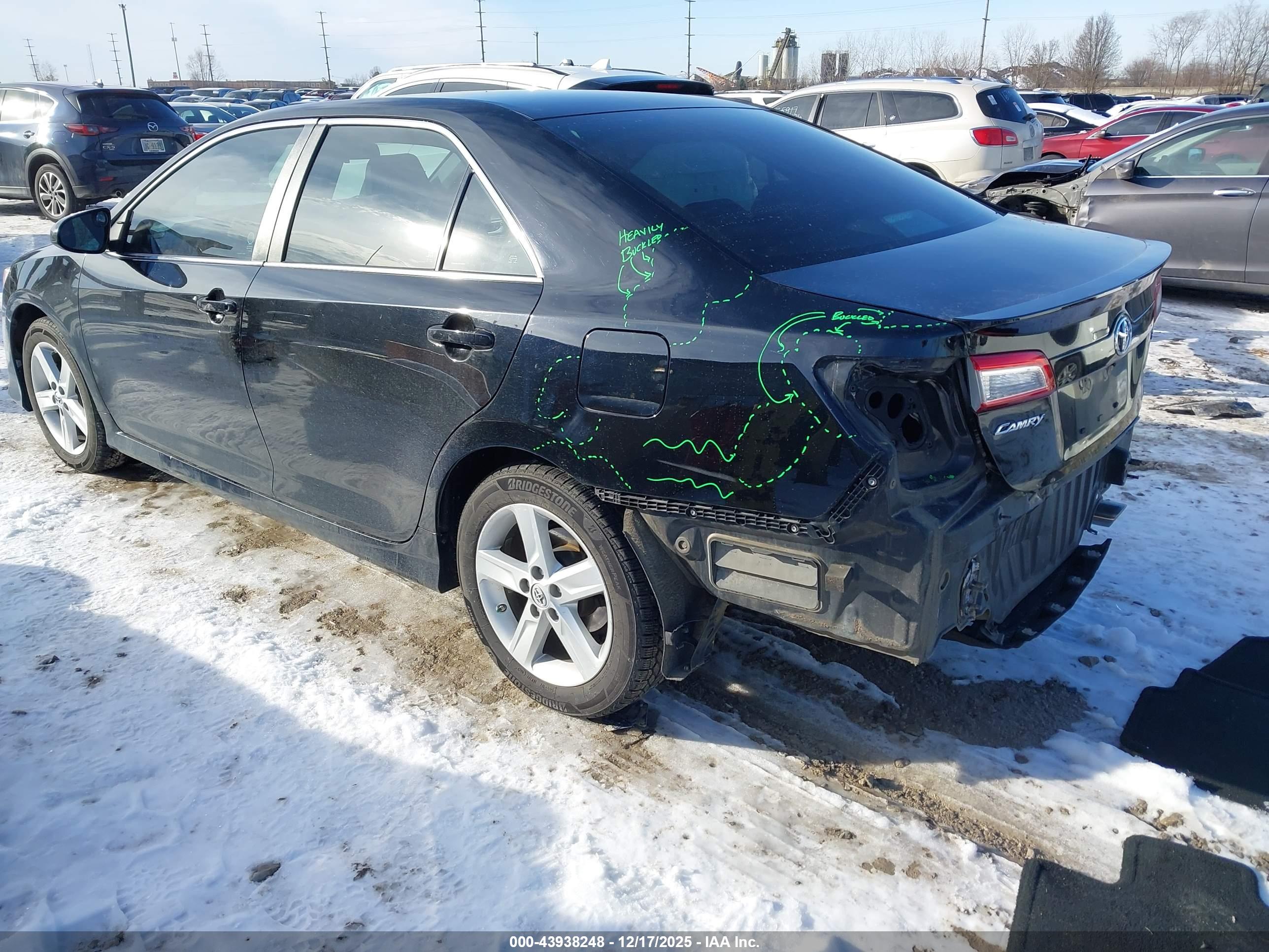 TOYOTA CAMRY image 3