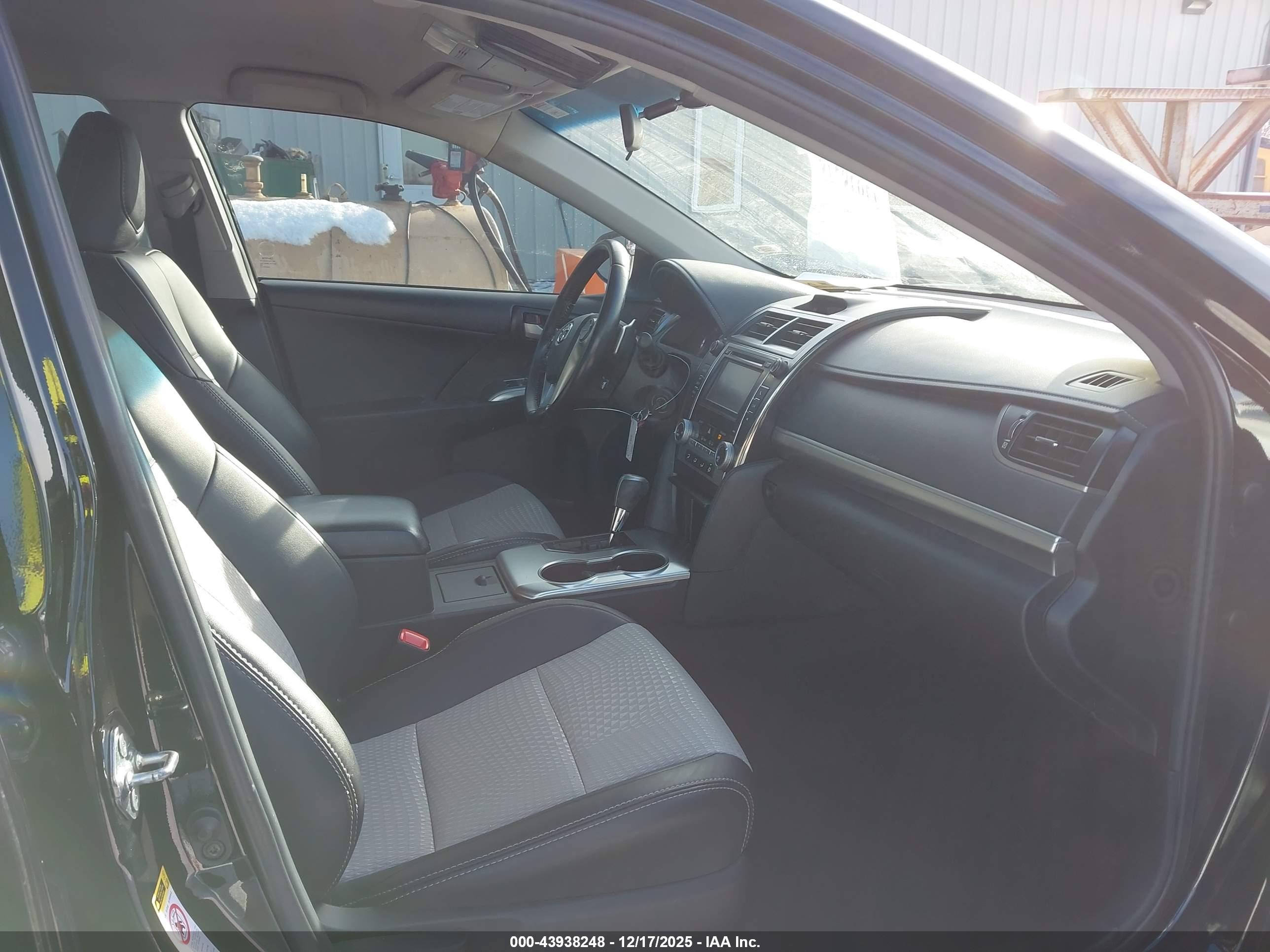 TOYOTA CAMRY image 5