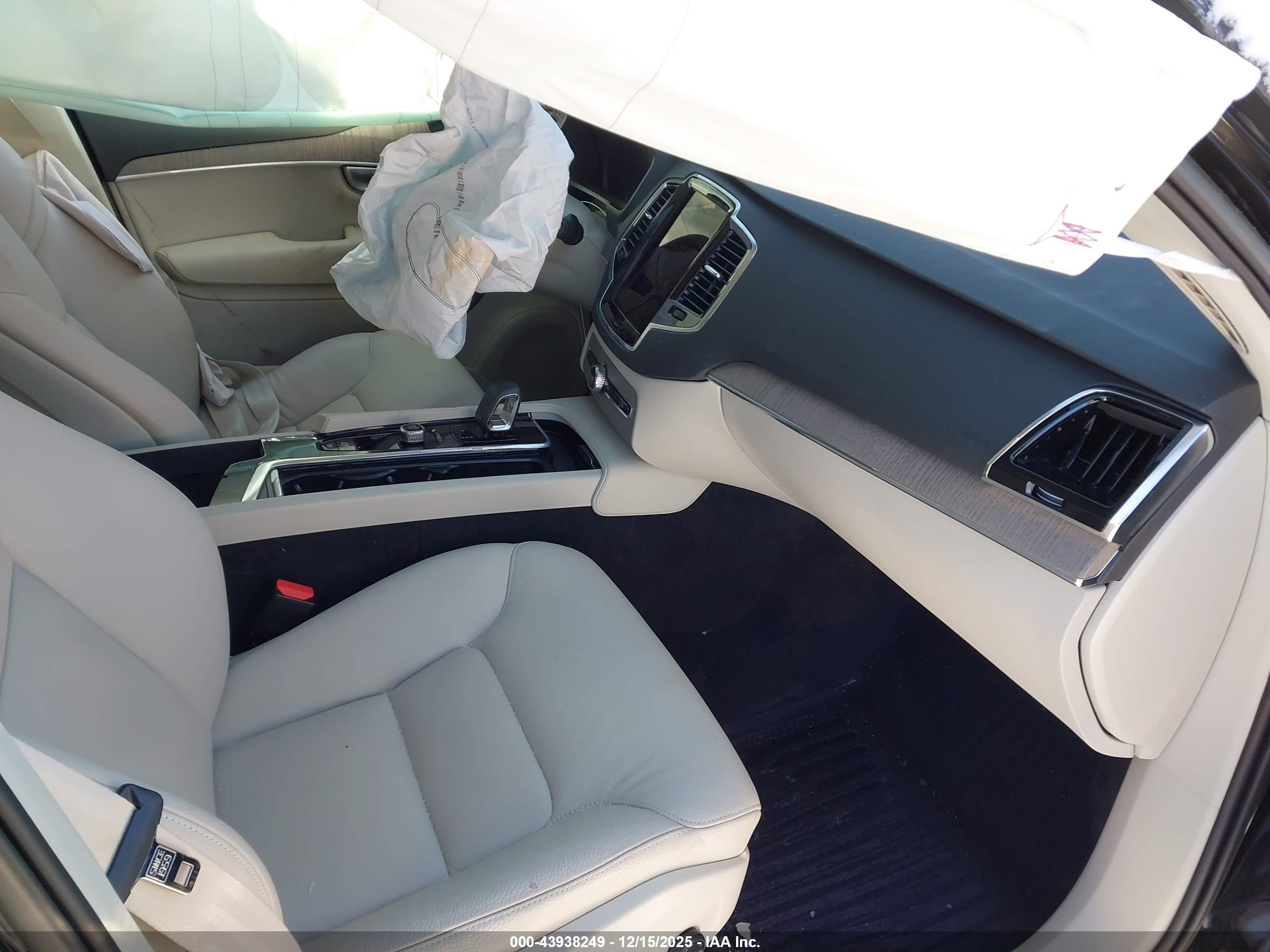VOLVO XC90 image 5