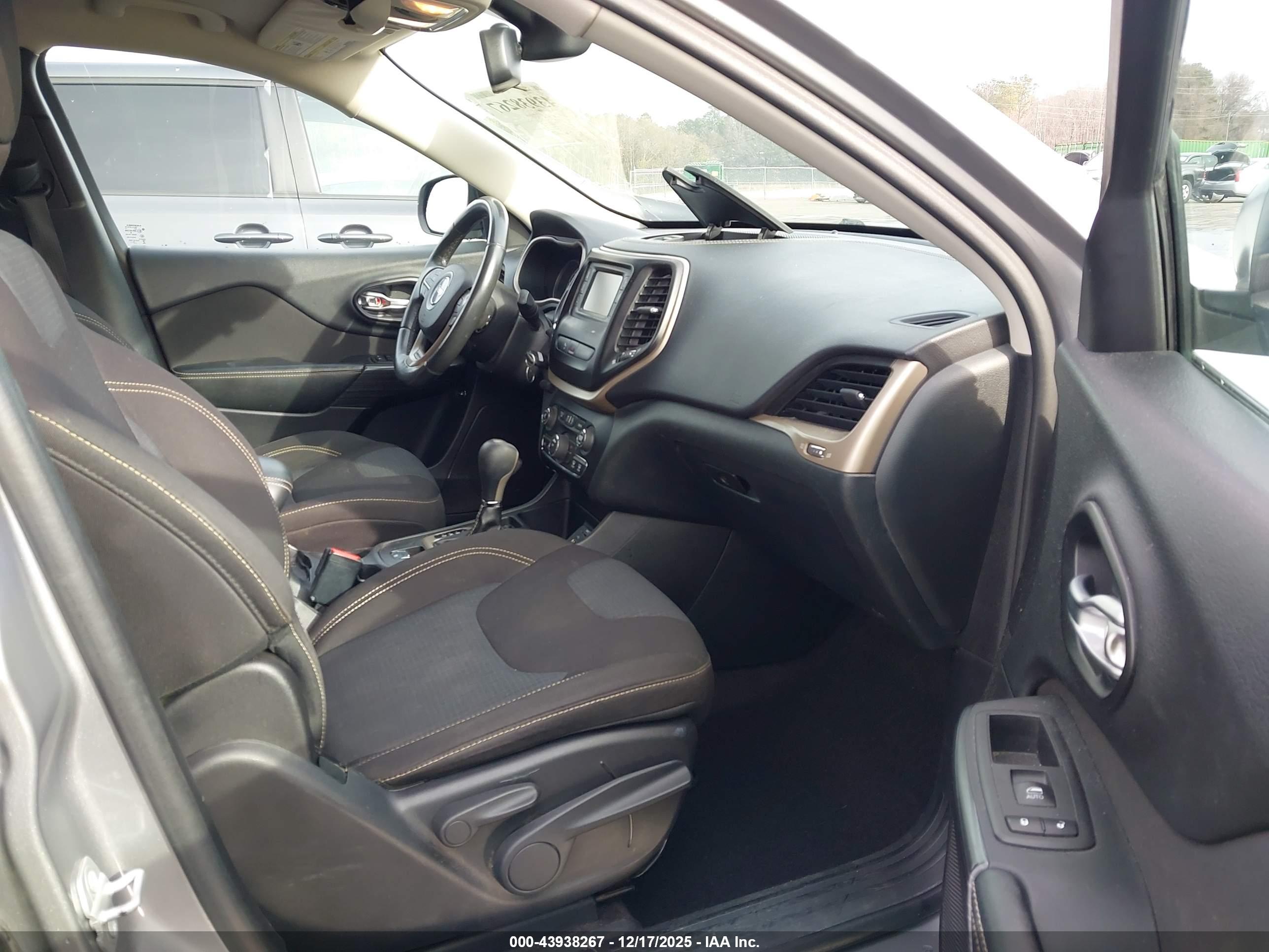 JEEP CHEROKEE image 5