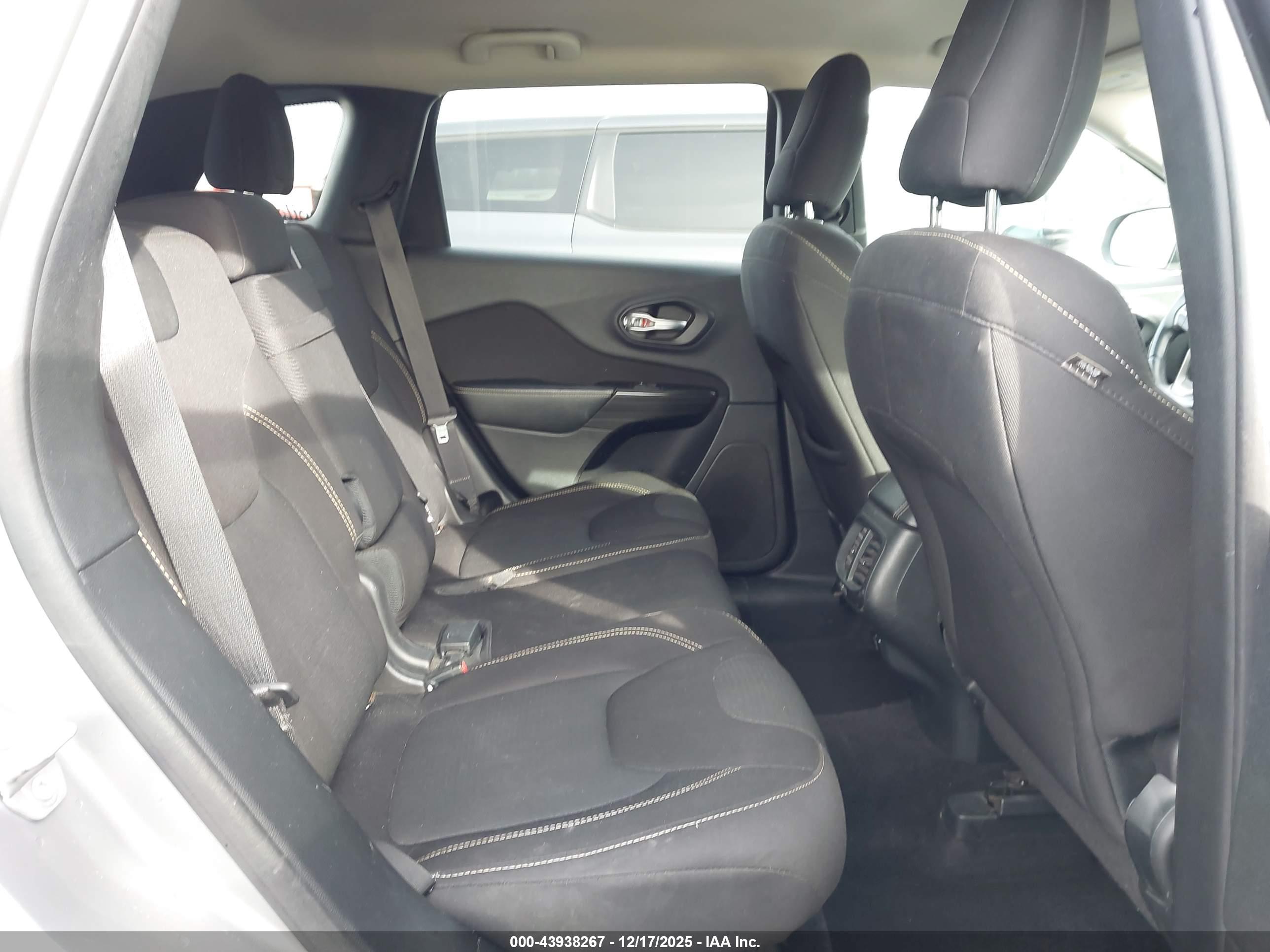 JEEP CHEROKEE image 8