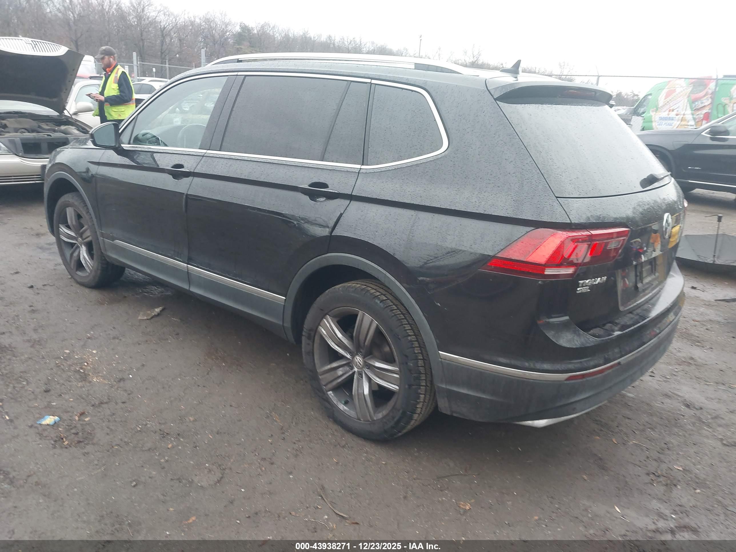 VOLKSWAGEN TIGUAN image 3