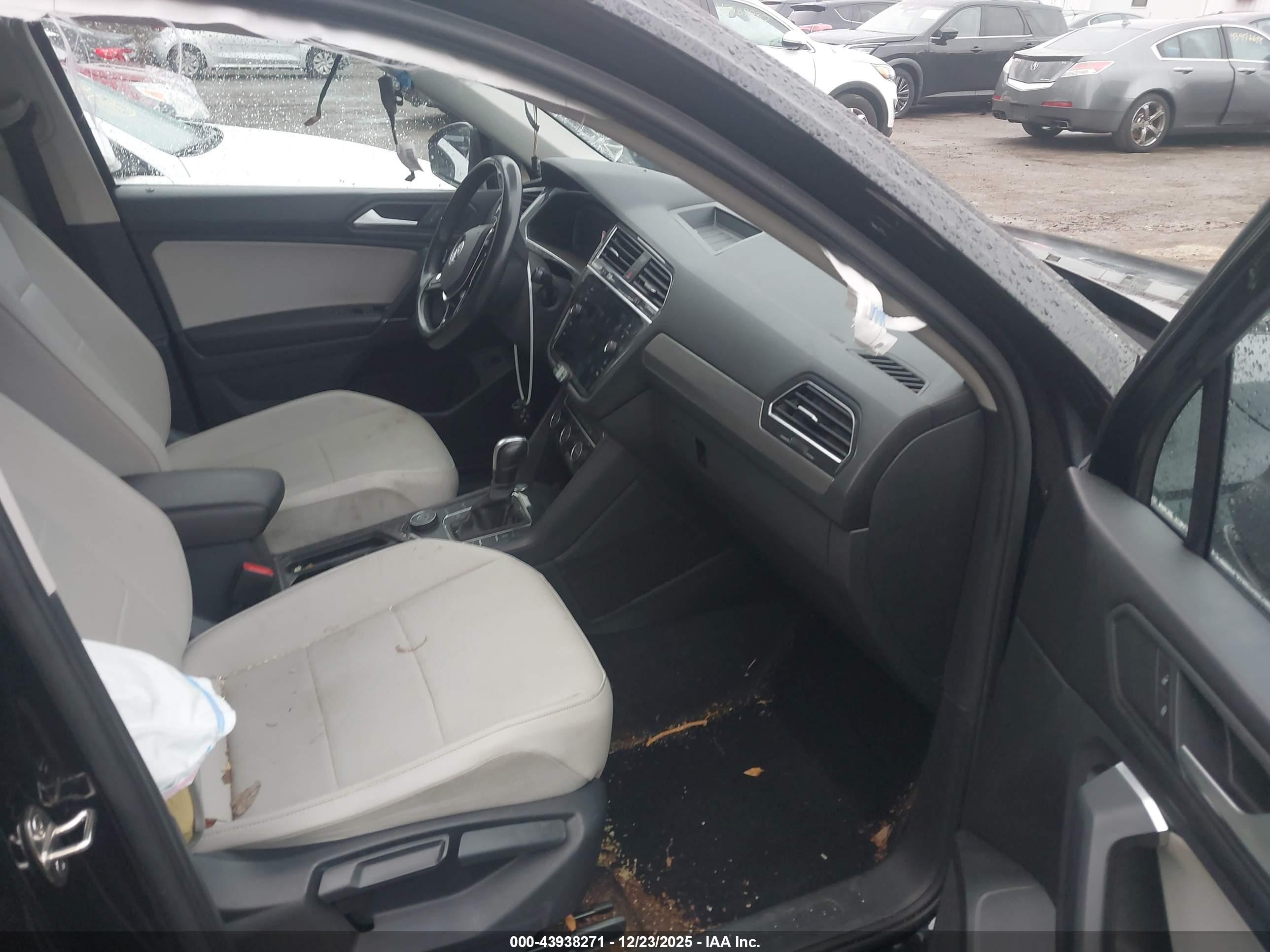 VOLKSWAGEN TIGUAN image 5