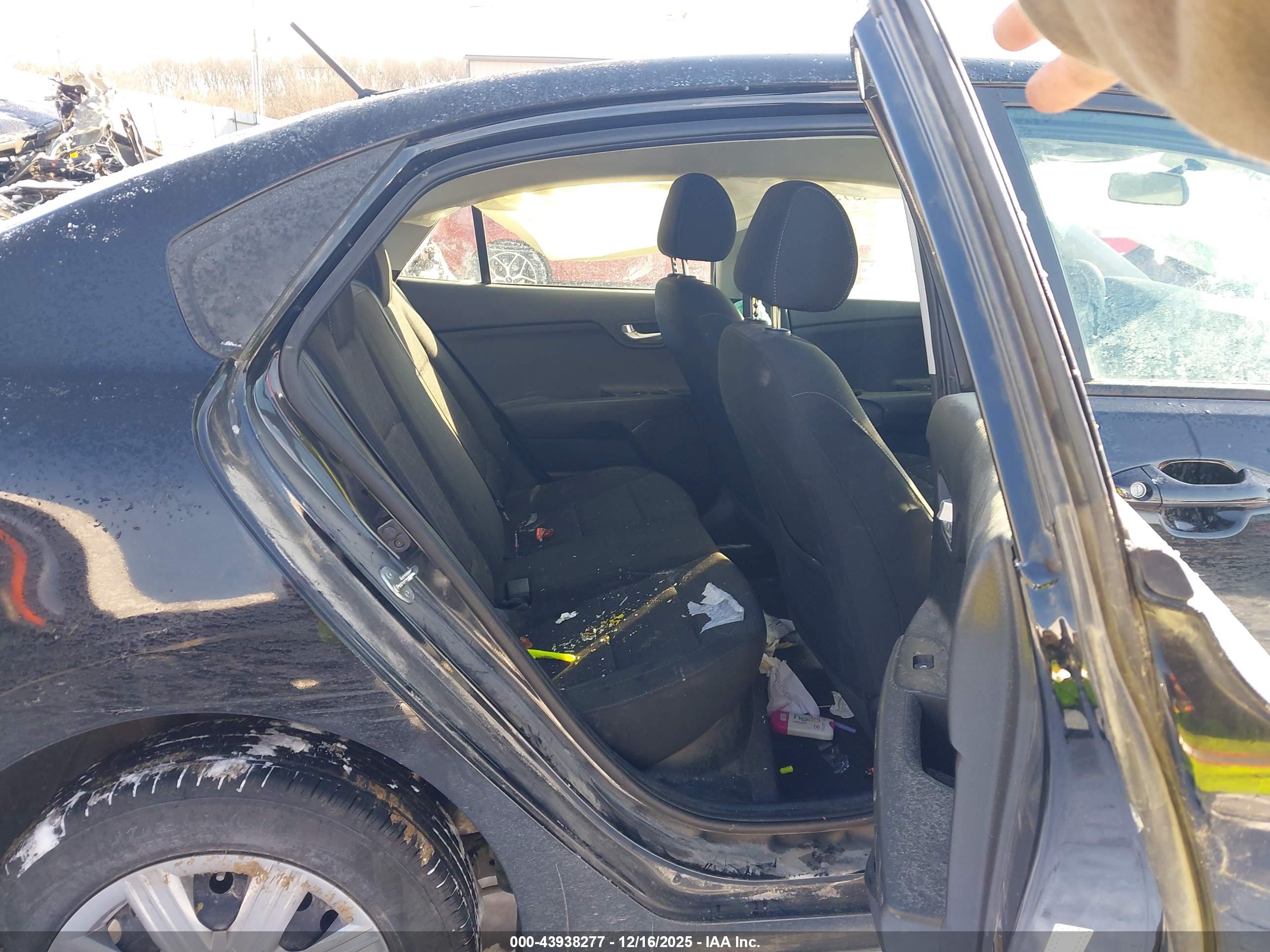KIA RIO image 8
