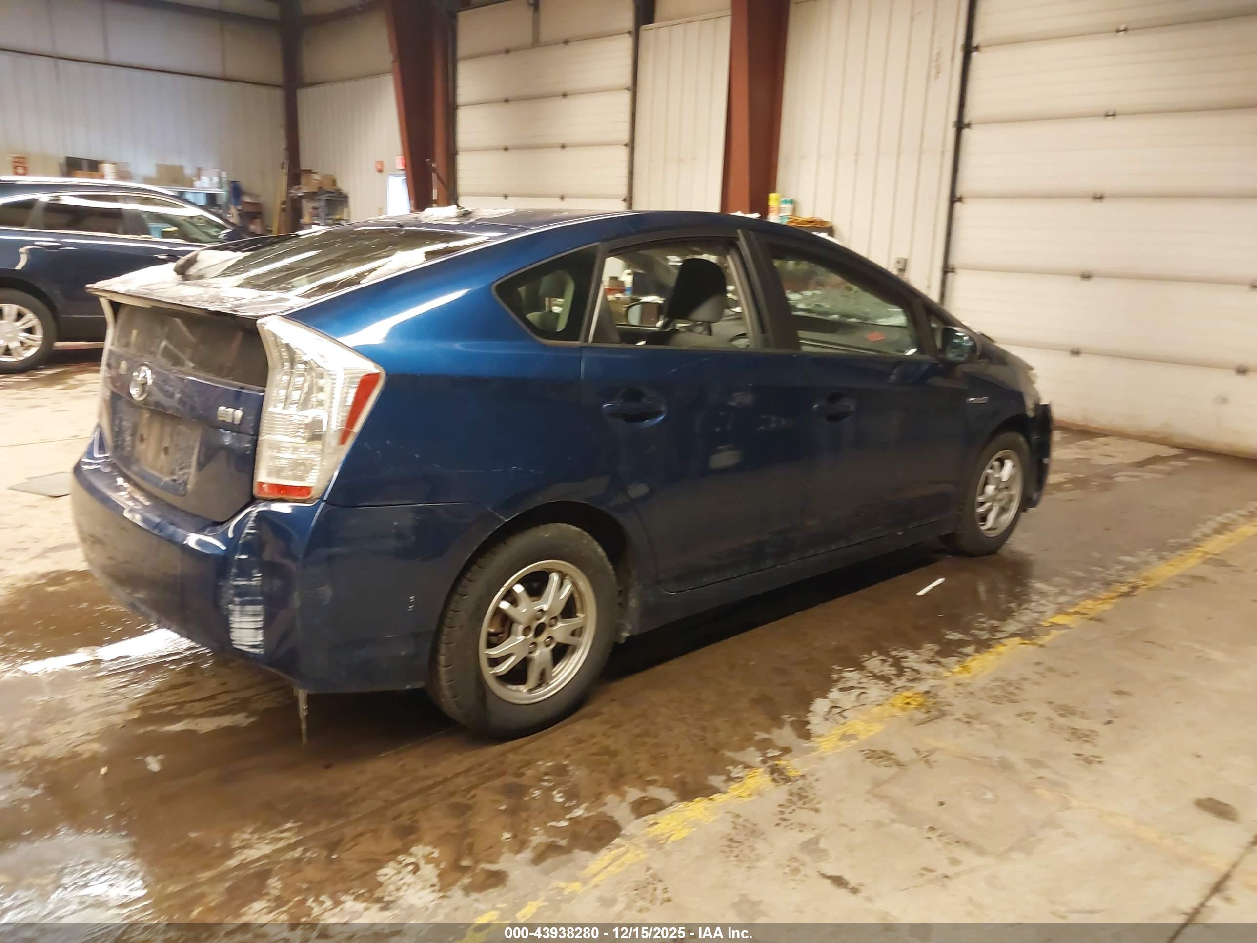 TOYOTA PRIUS image 4