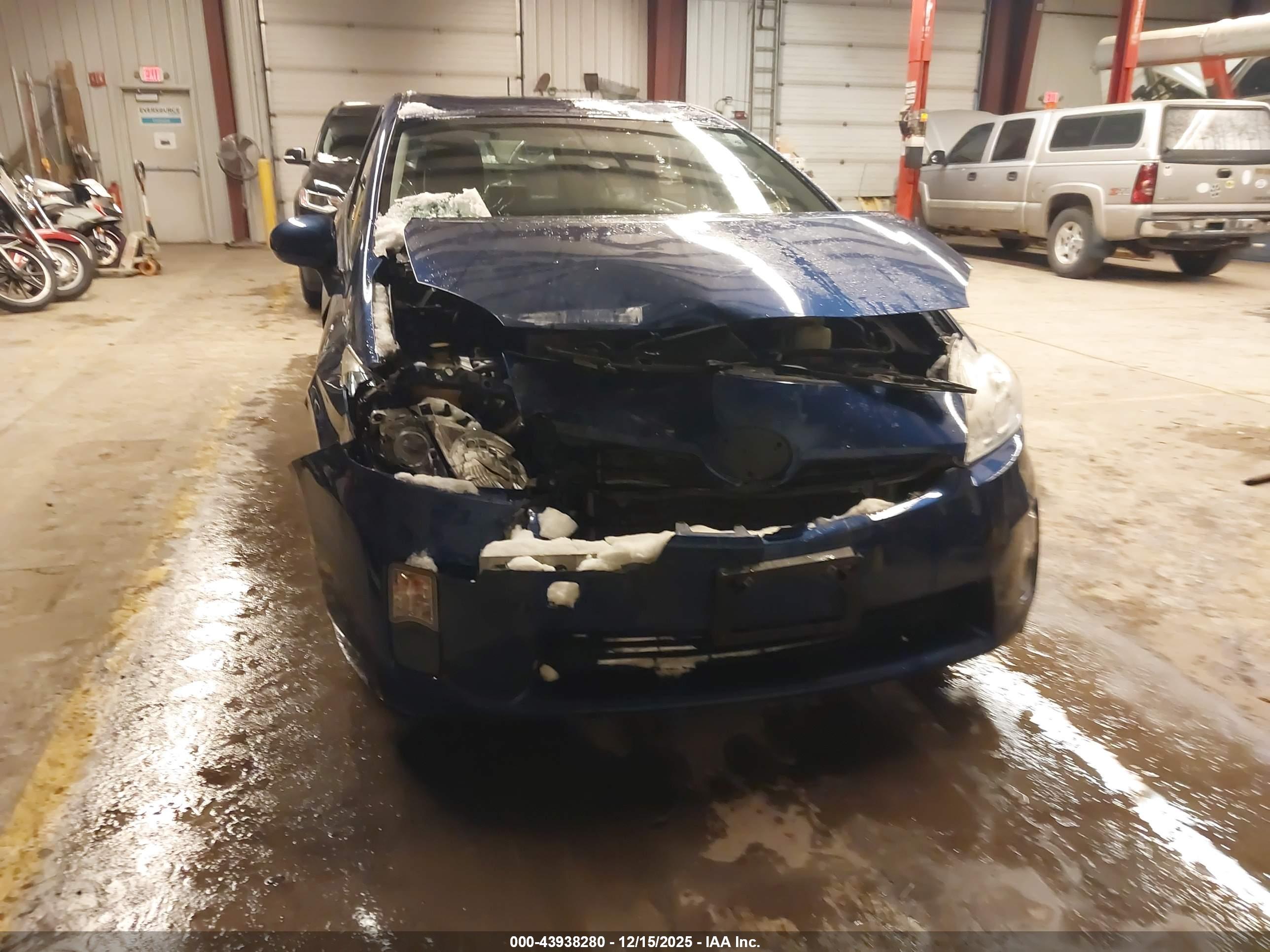 TOYOTA PRIUS image 6