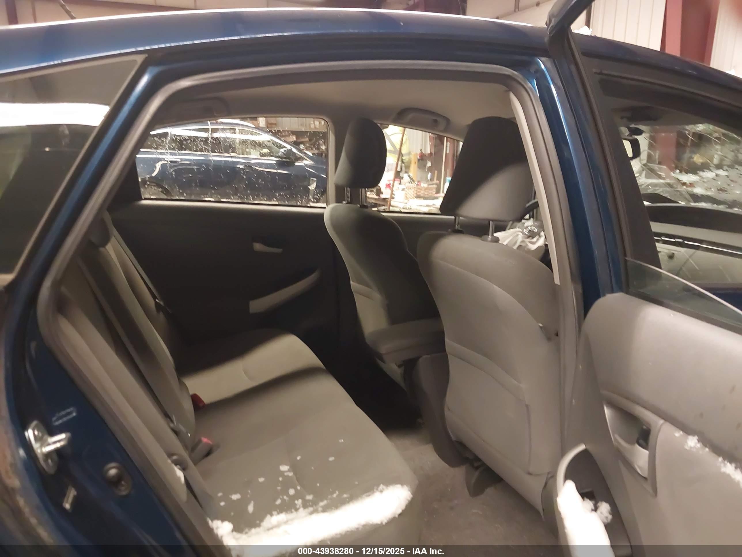 TOYOTA PRIUS image 8