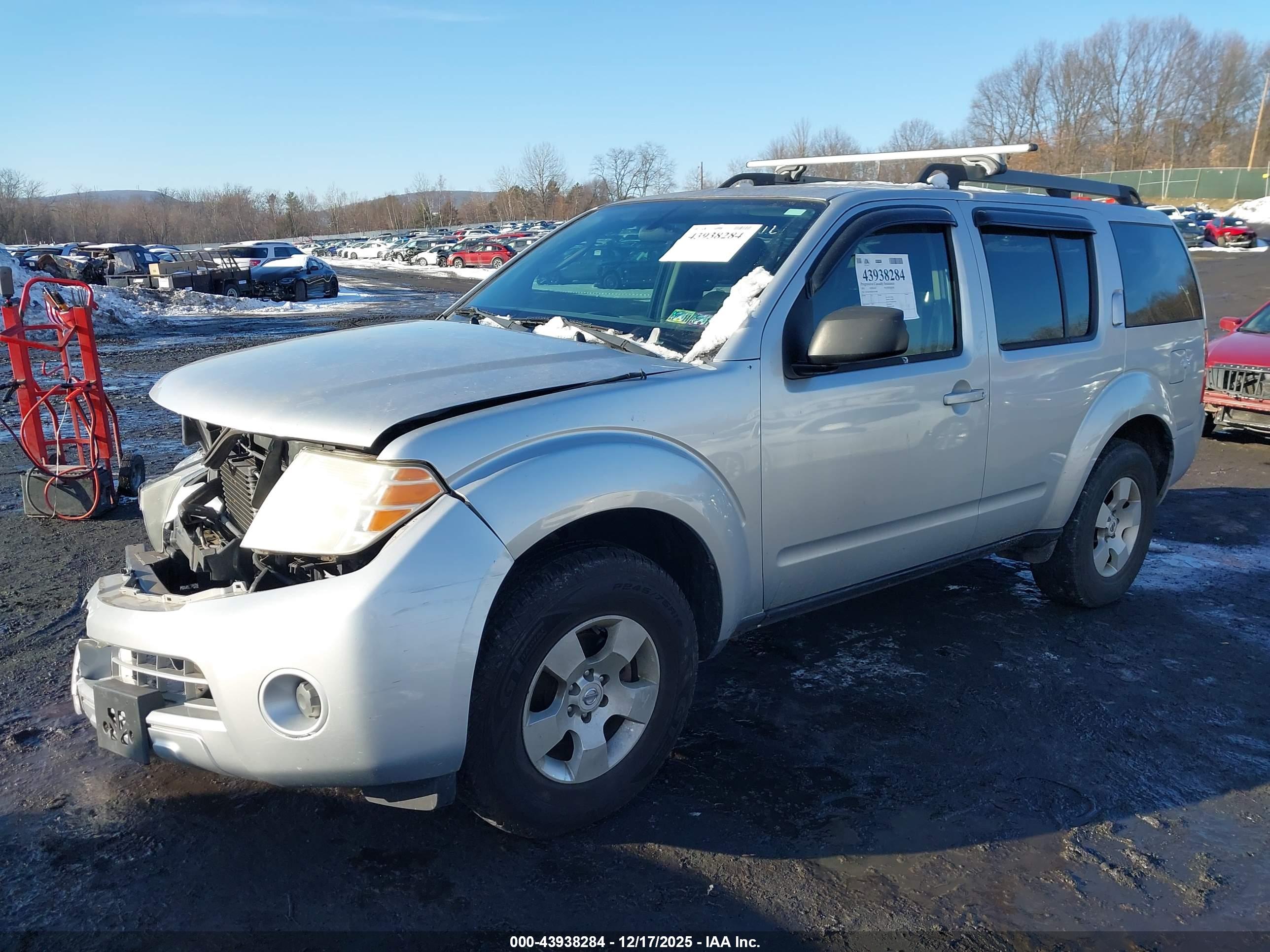 NISSAN PATHFINDER image 2