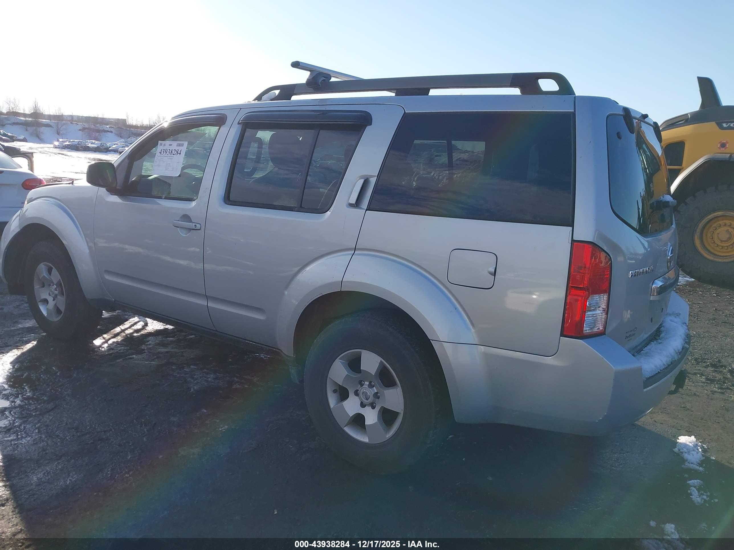 NISSAN PATHFINDER image 3
