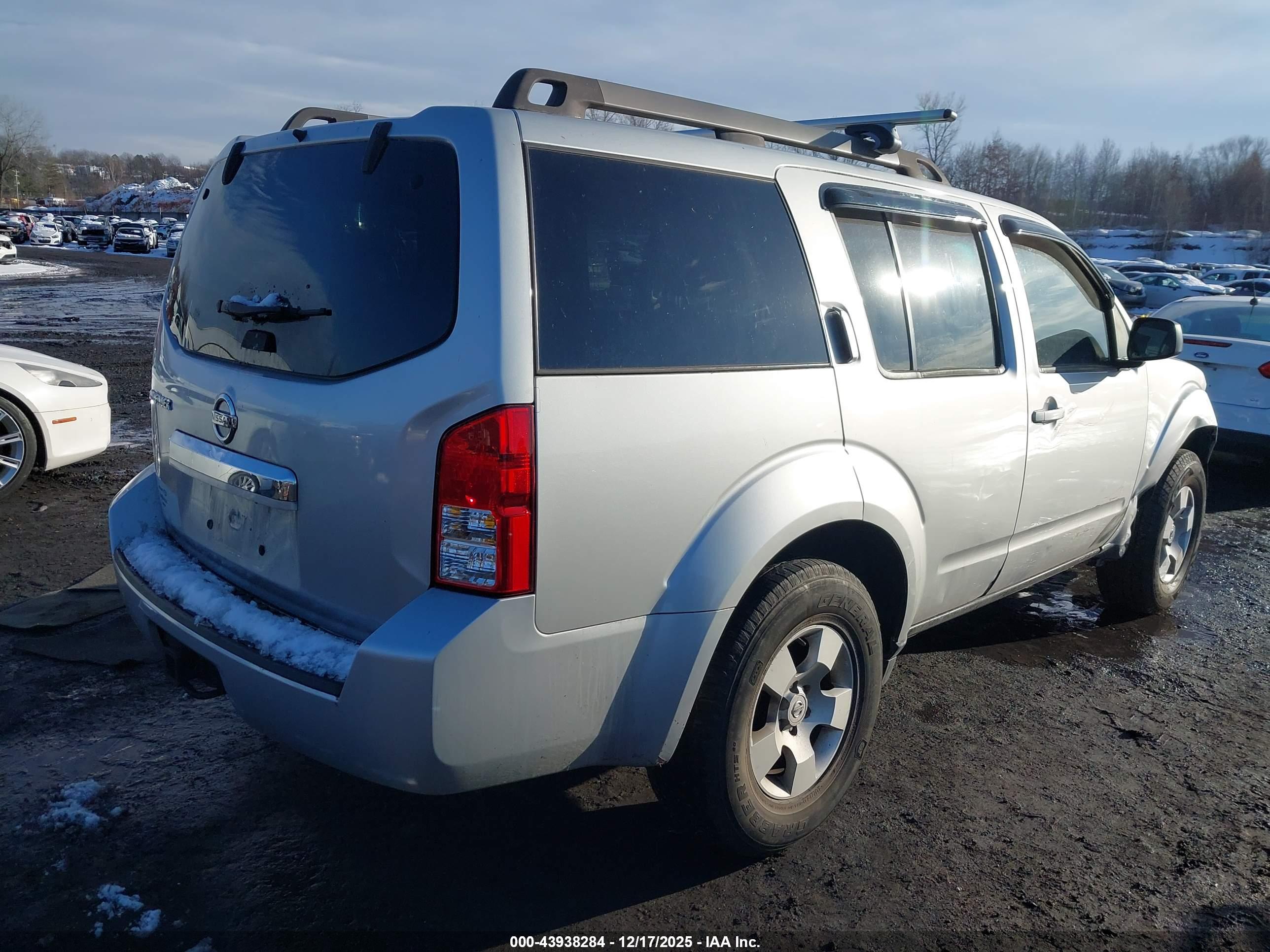 NISSAN PATHFINDER image 4
