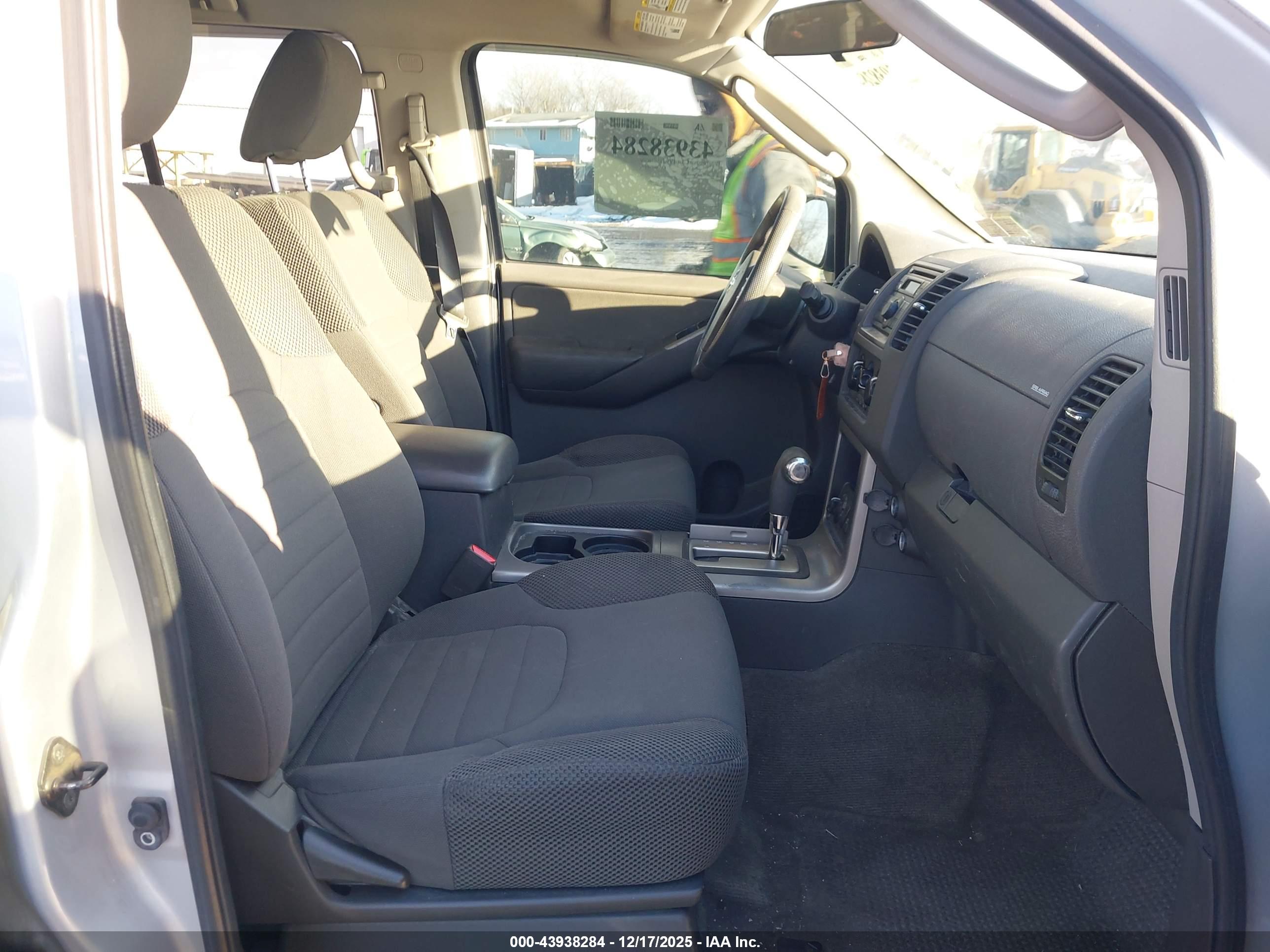 NISSAN PATHFINDER image 5