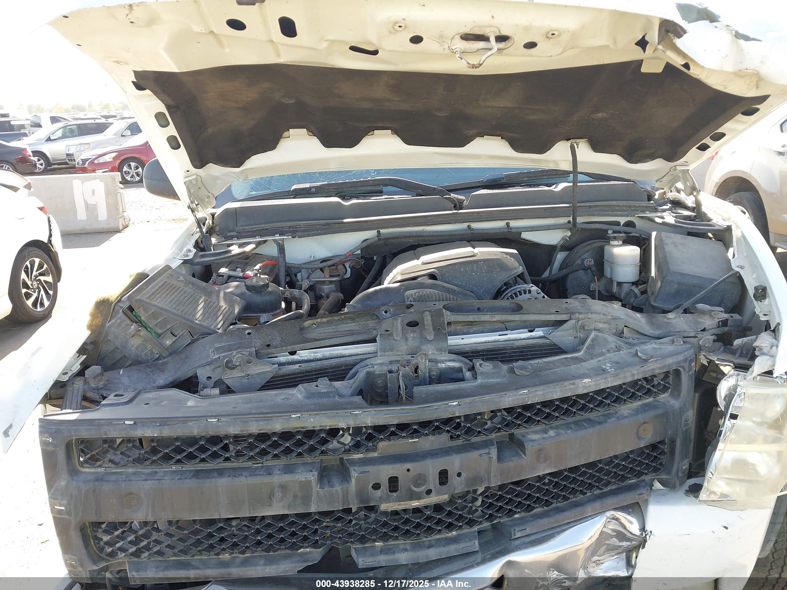 CHEVROLET SILVERADO image 10