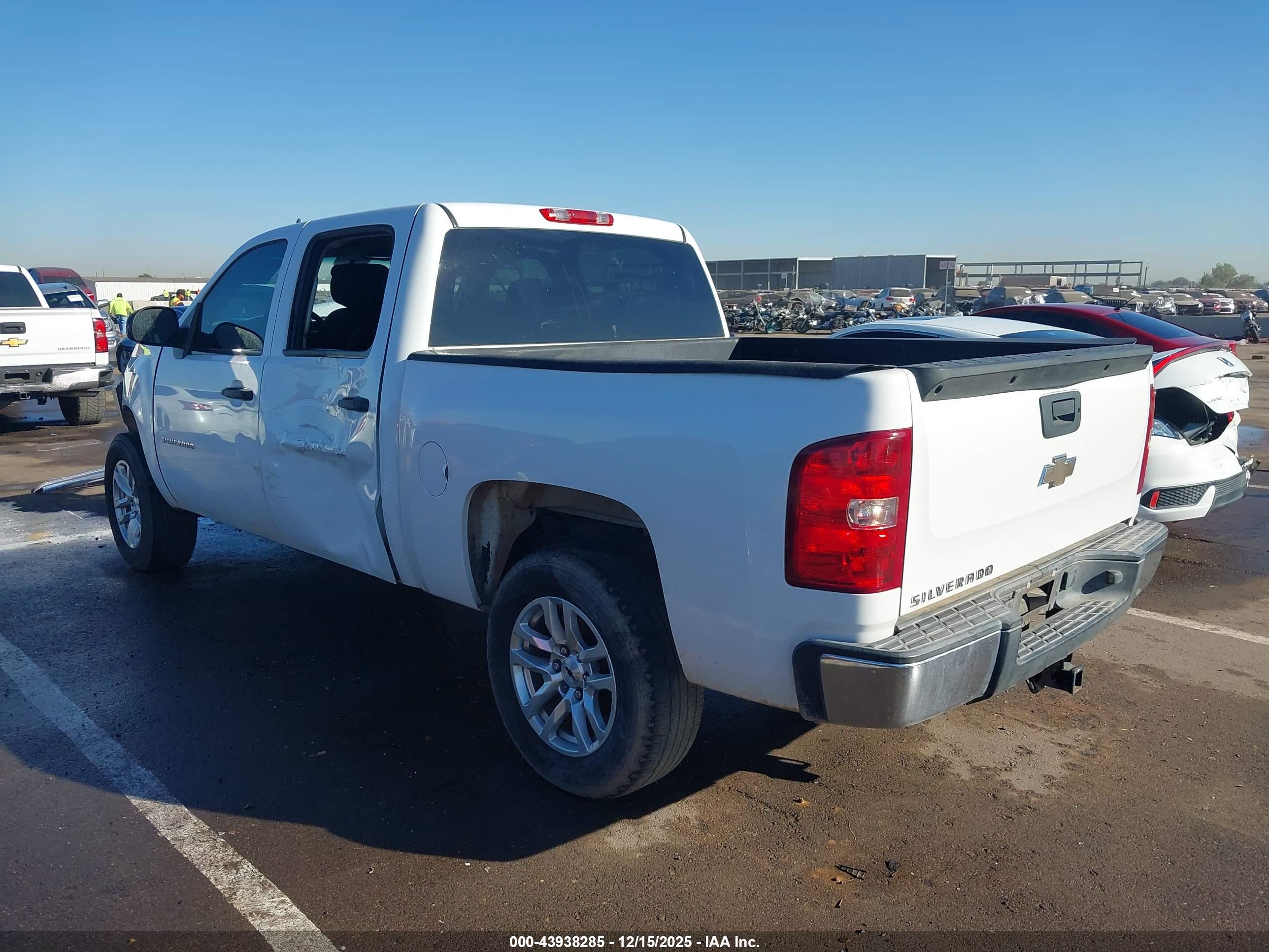 CHEVROLET SILVERADO image 3