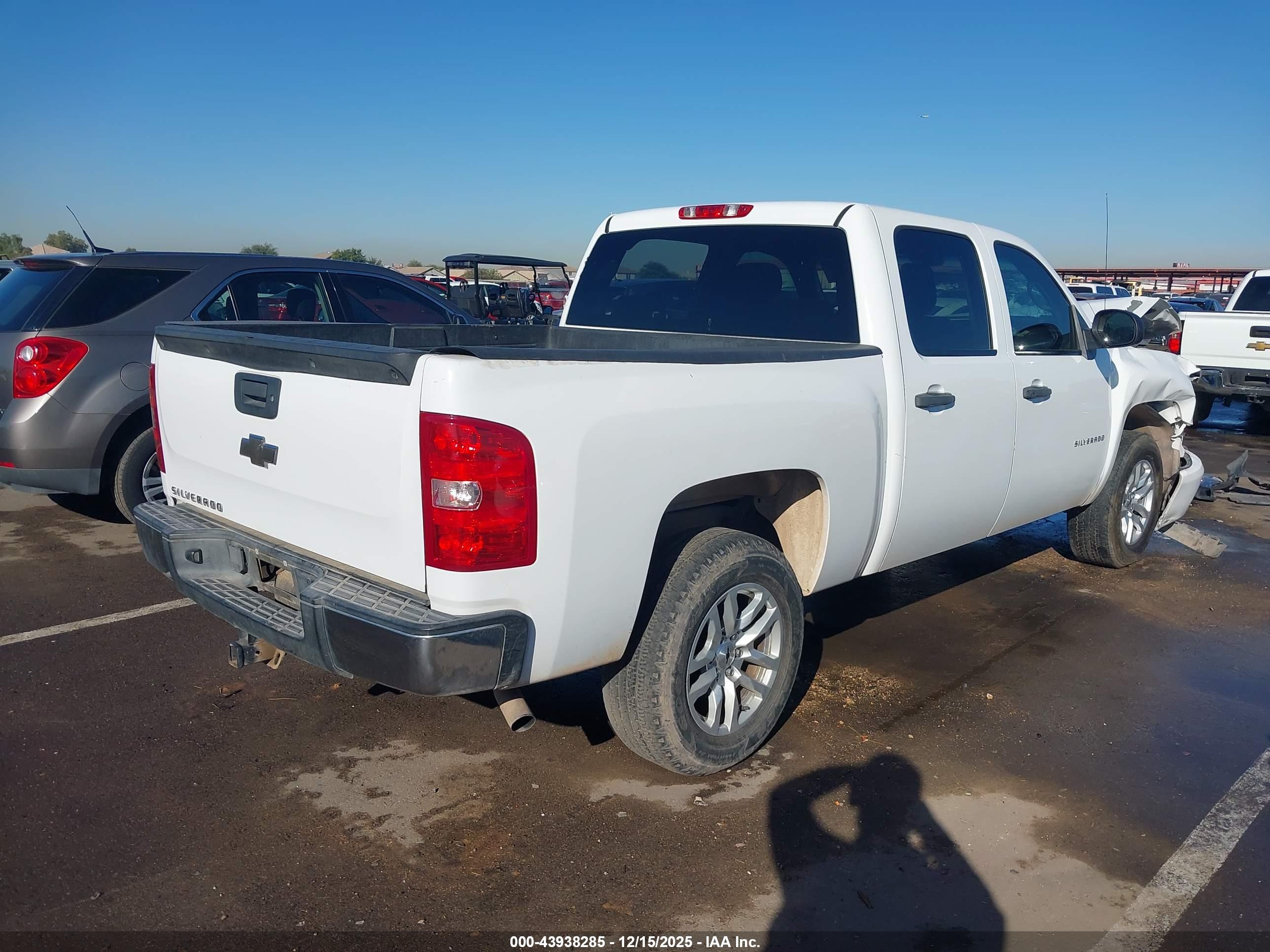 CHEVROLET SILVERADO image 4