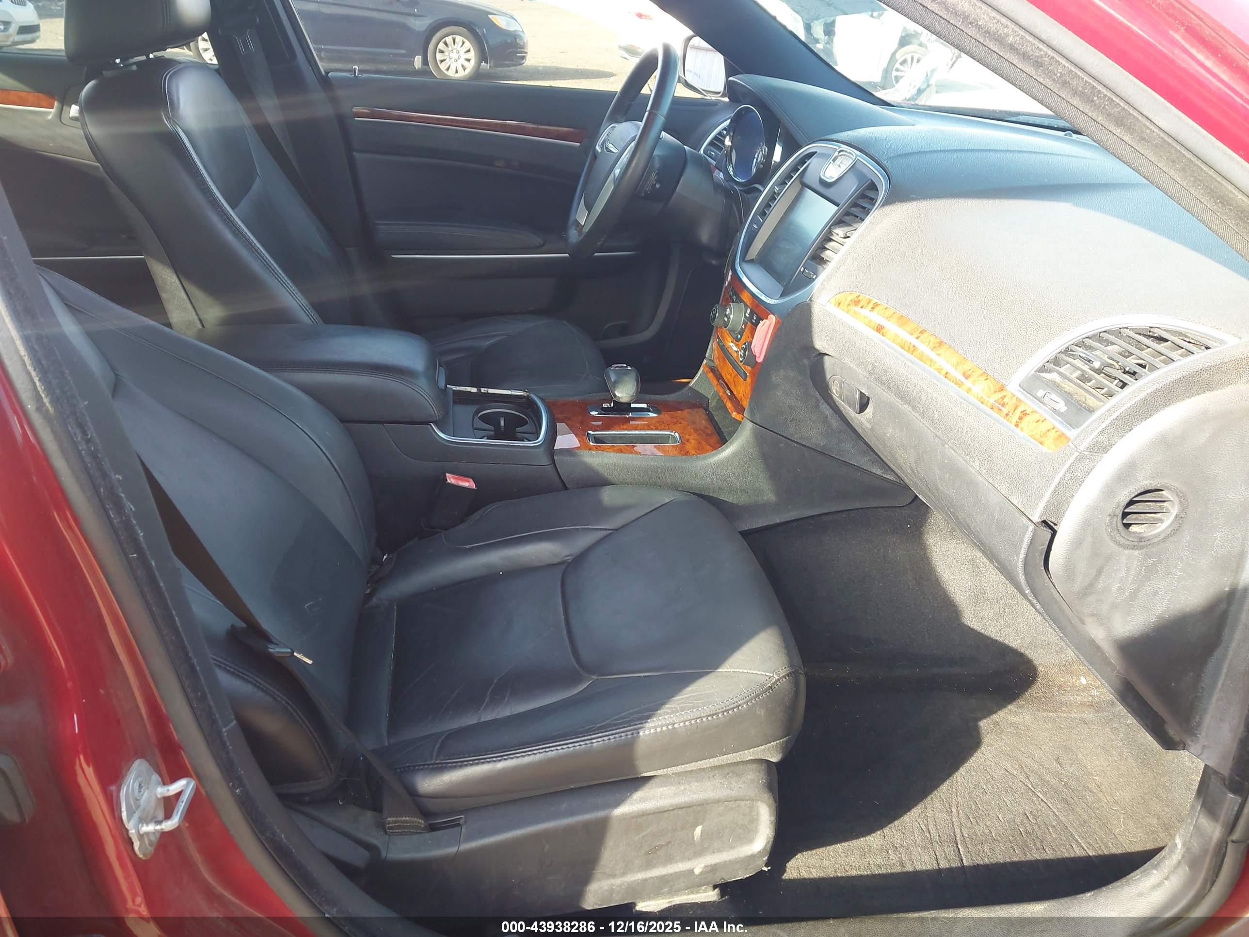 CHRYSLER 300 image 5