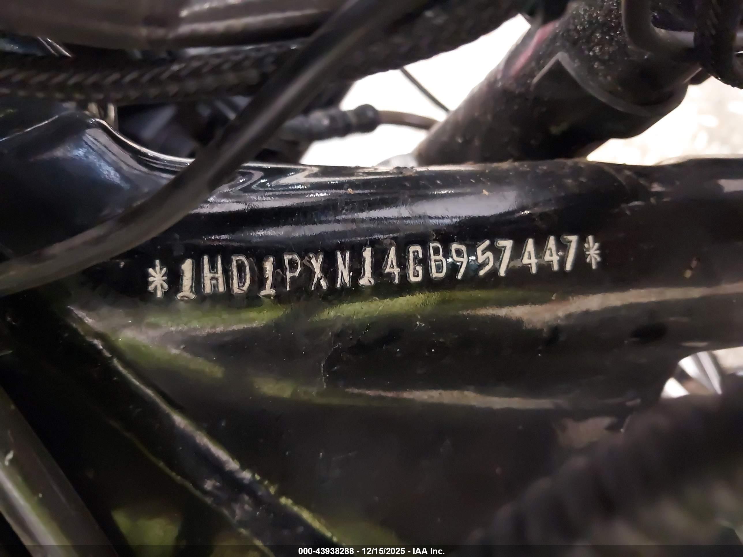 HARLEY-DAVIDSON FLHXSE image 10