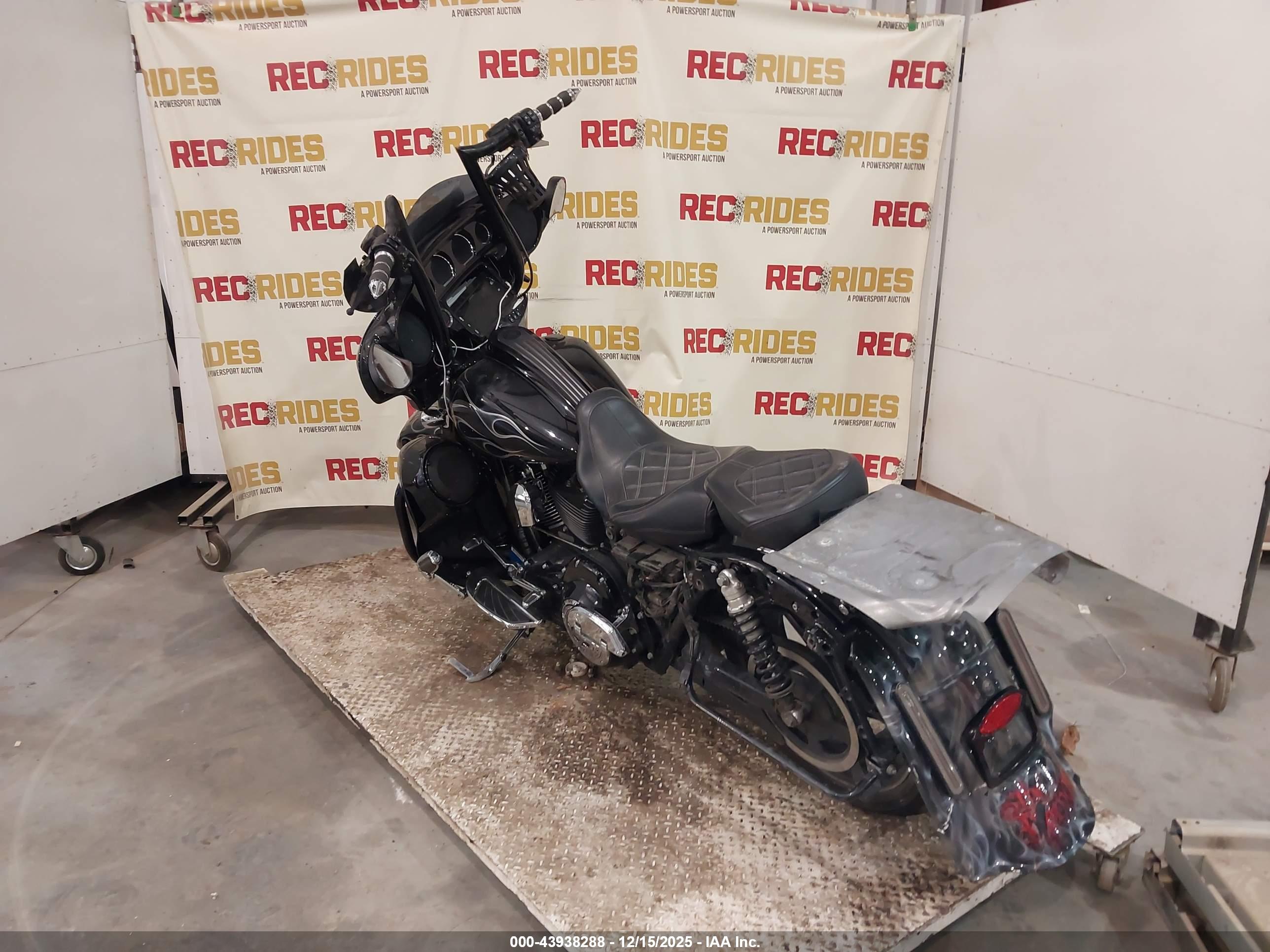 HARLEY-DAVIDSON FLHXSE image 3