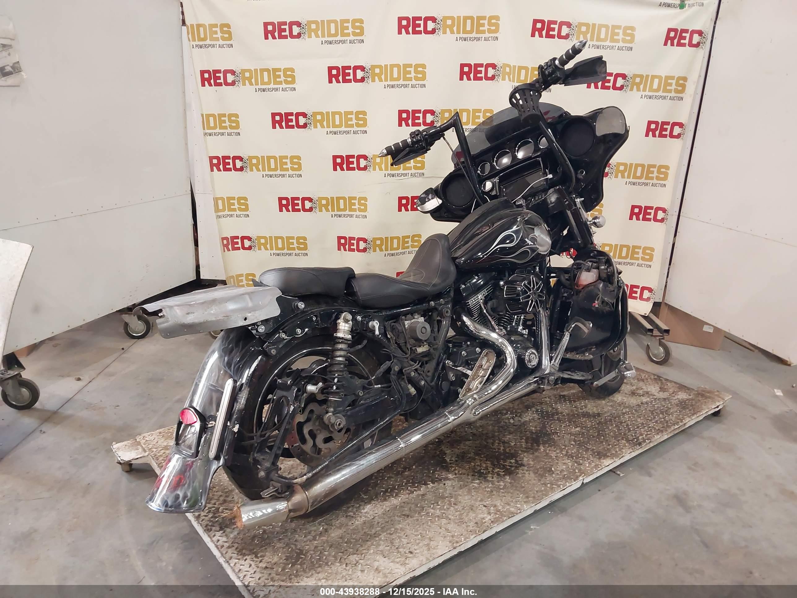 HARLEY-DAVIDSON FLHXSE image 4