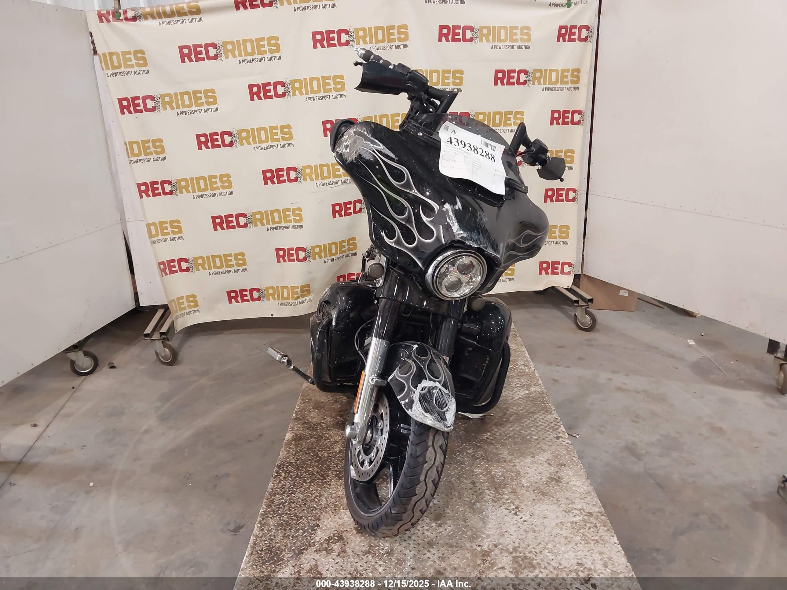 HARLEY-DAVIDSON FLHXSE image 5
