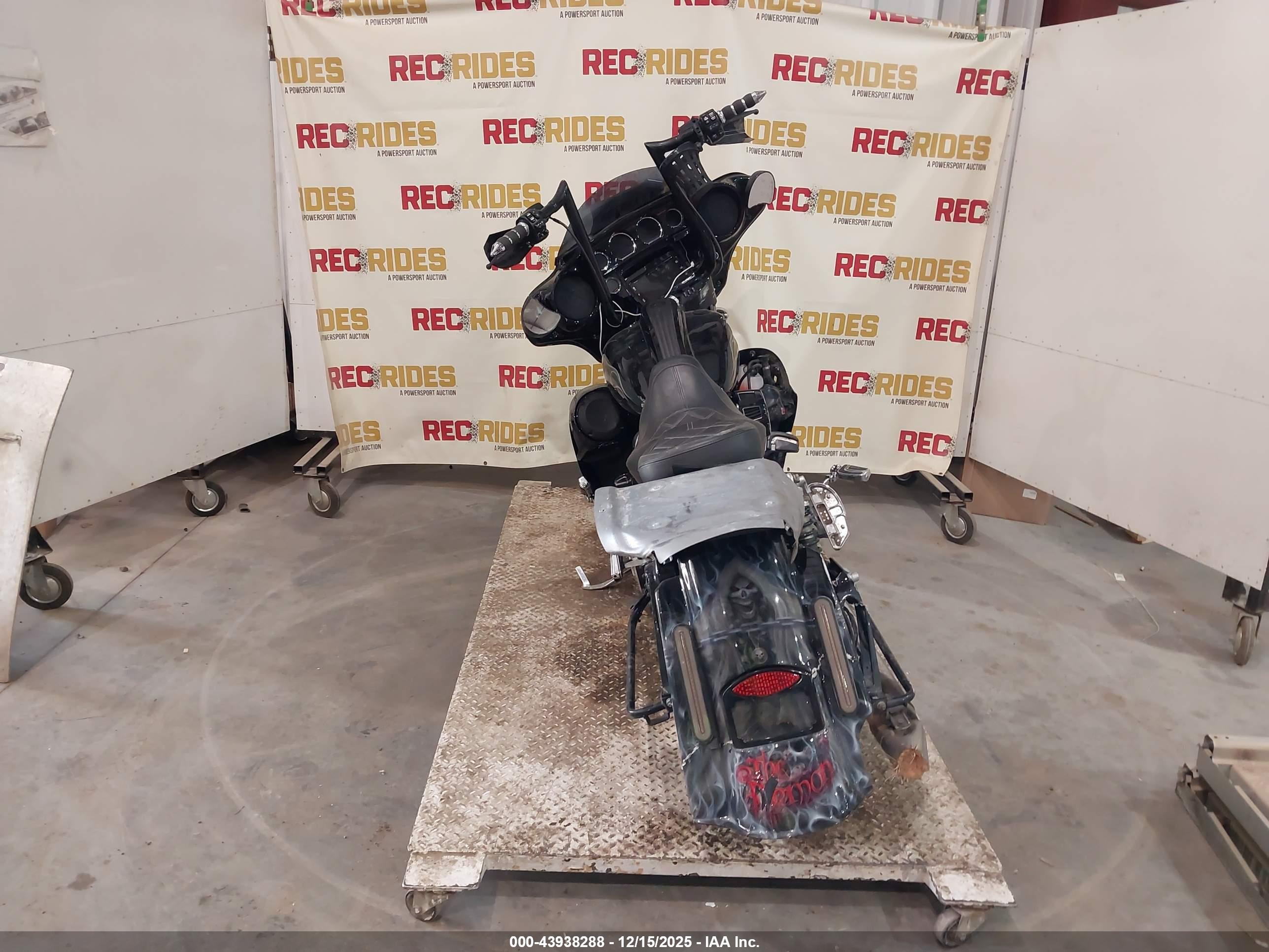 HARLEY-DAVIDSON FLHXSE image 6