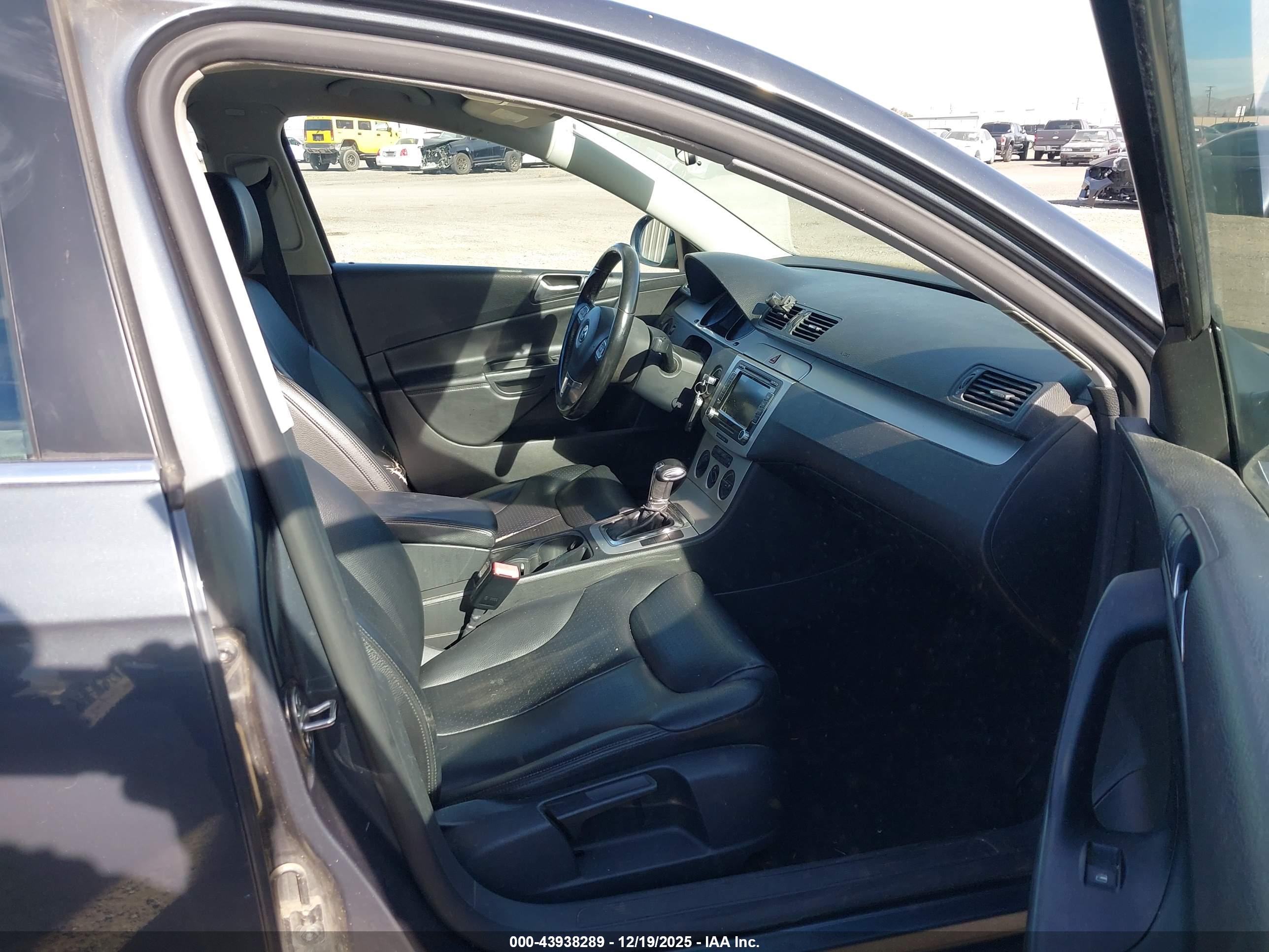 VOLKSWAGEN PASSAT image 5