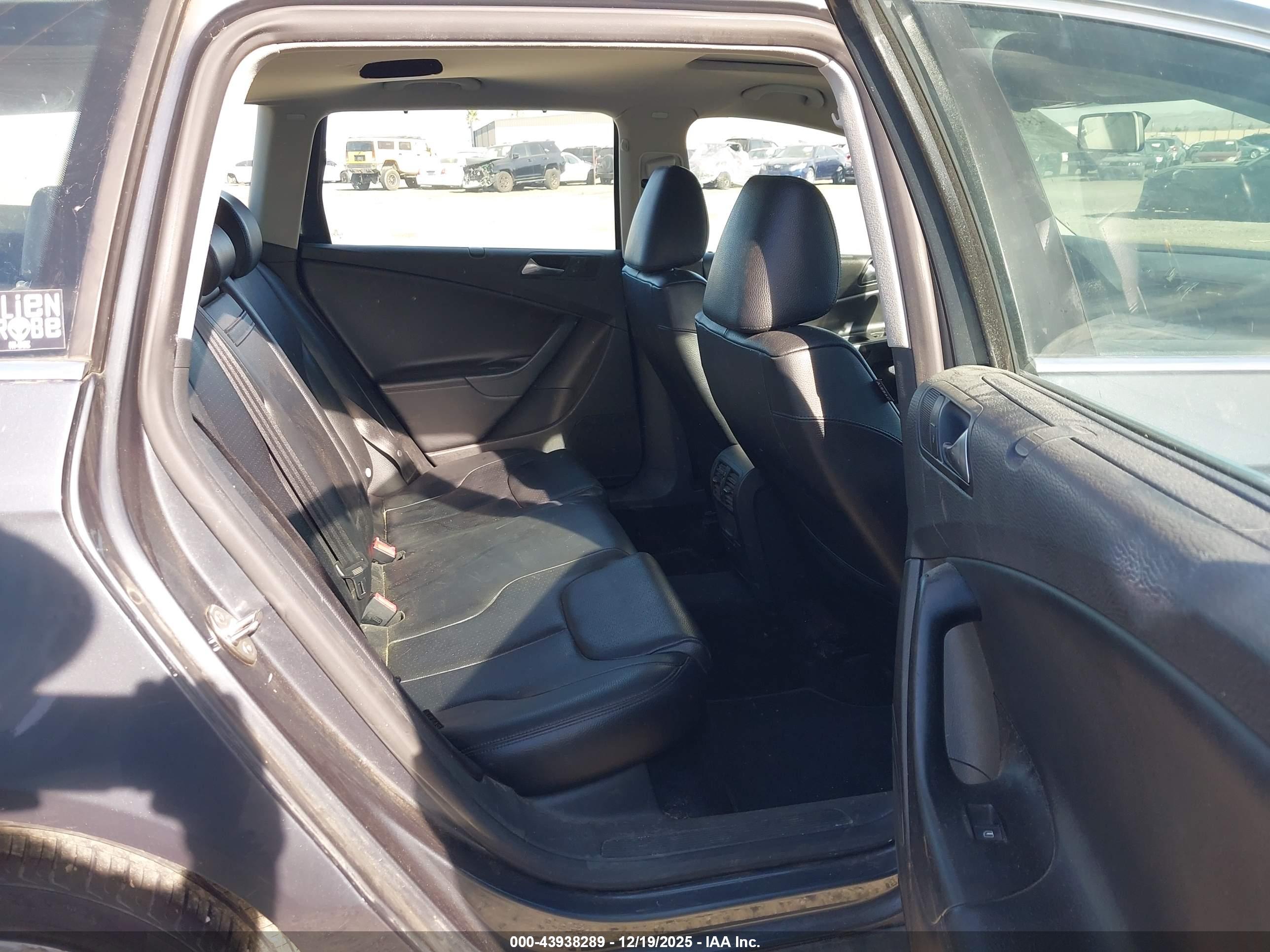 VOLKSWAGEN PASSAT image 8