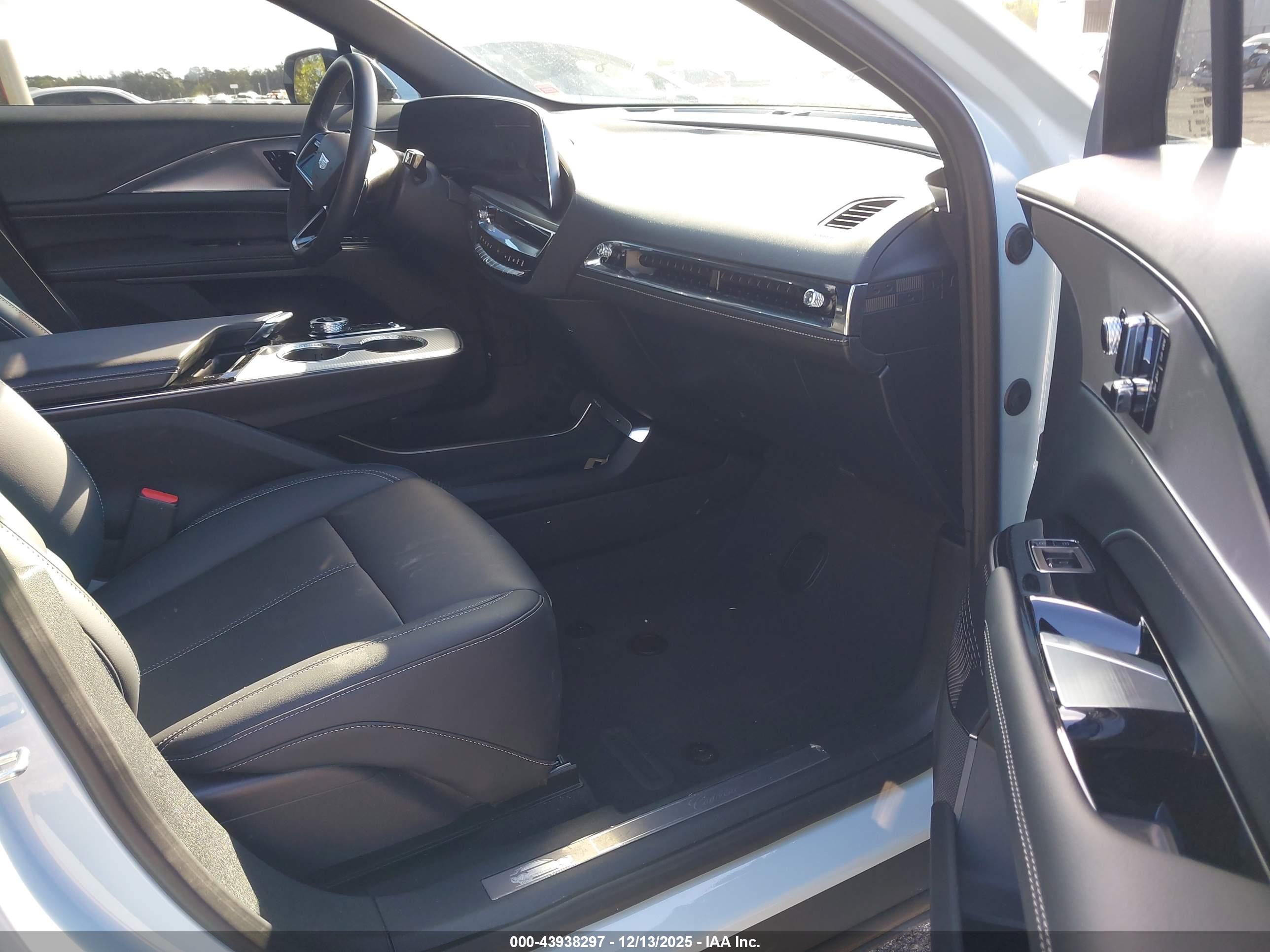 CADILLAC LYRIQ image 5