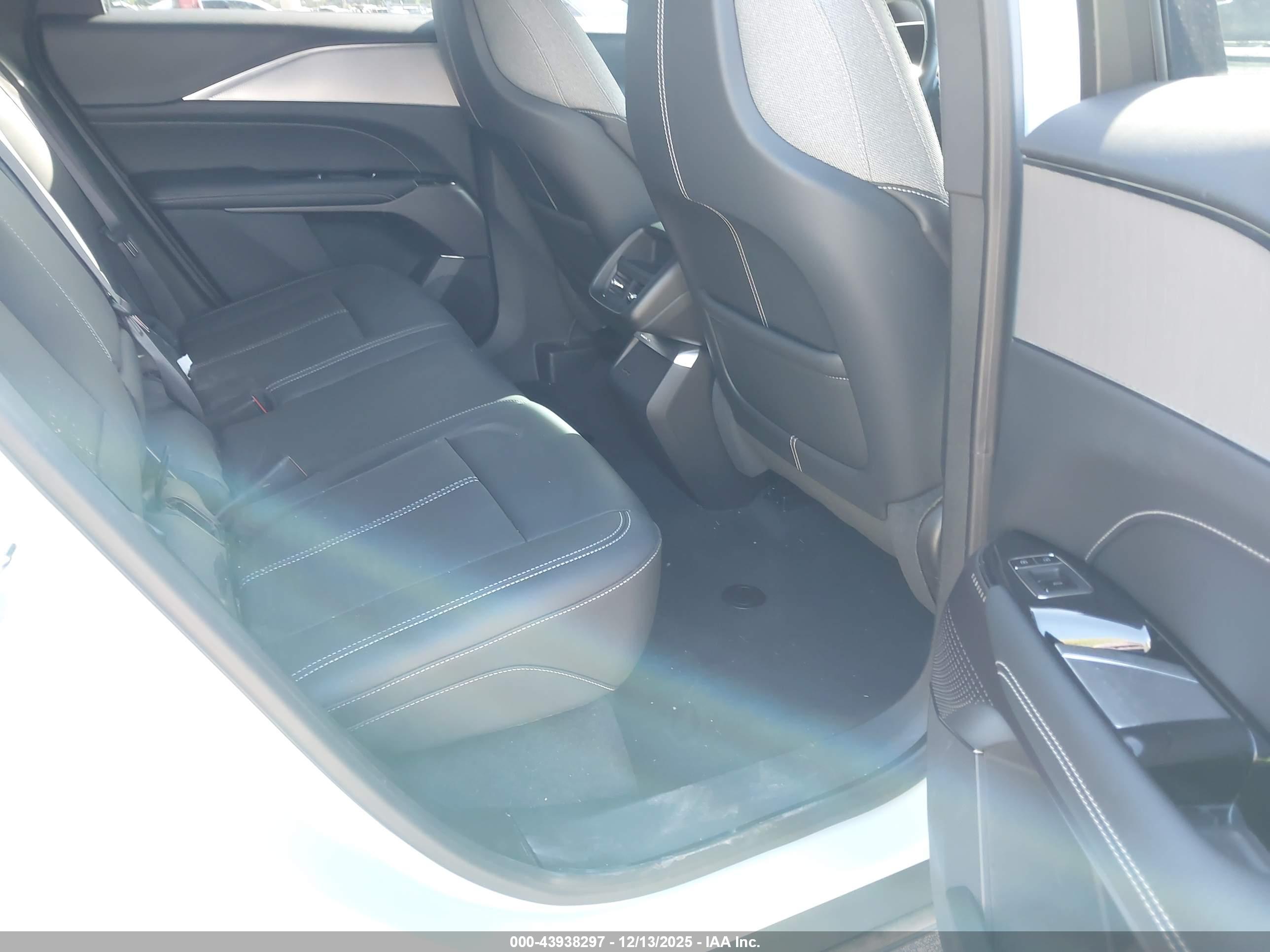 CADILLAC LYRIQ image 8