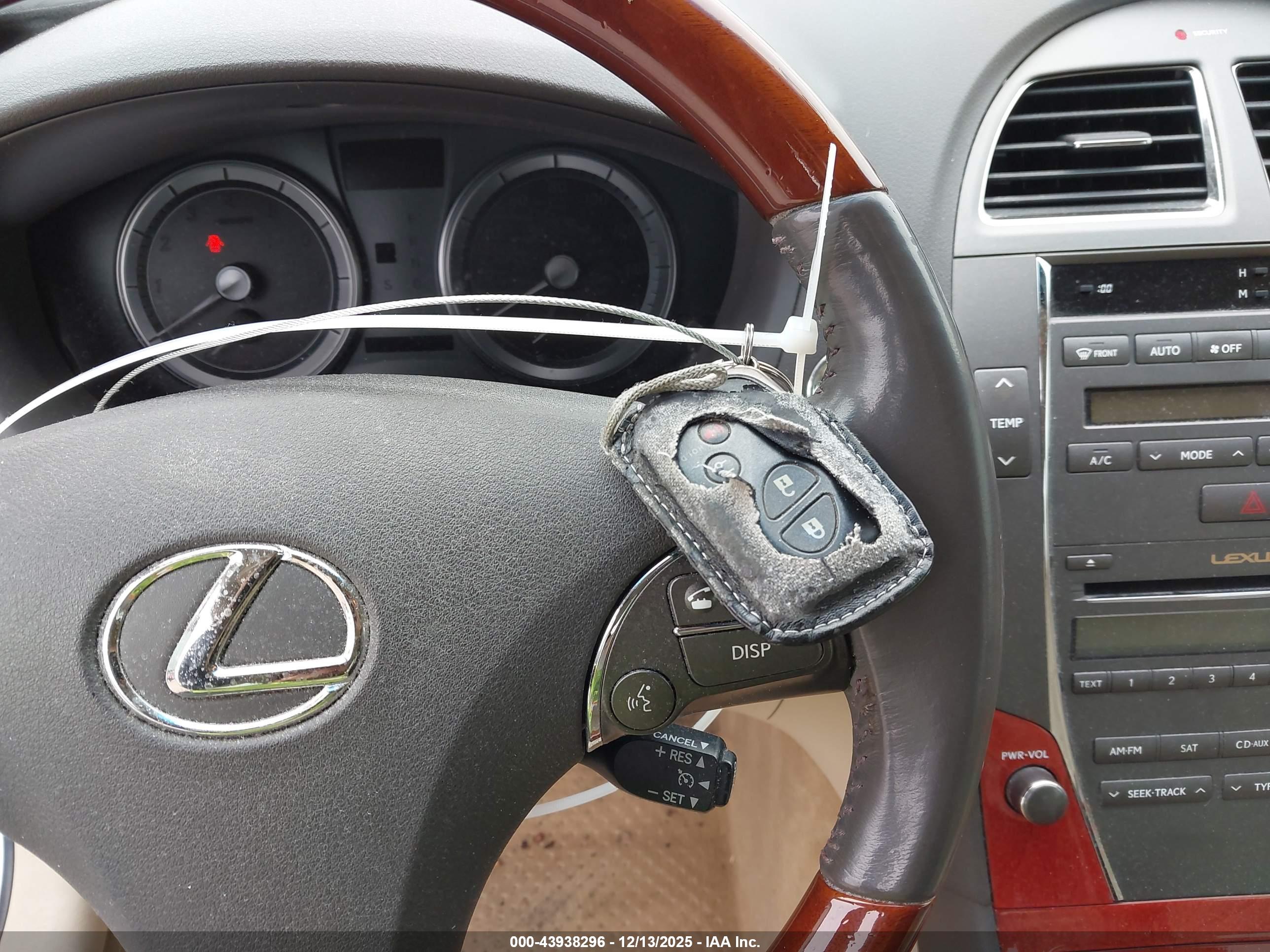 LEXUS ES image 11