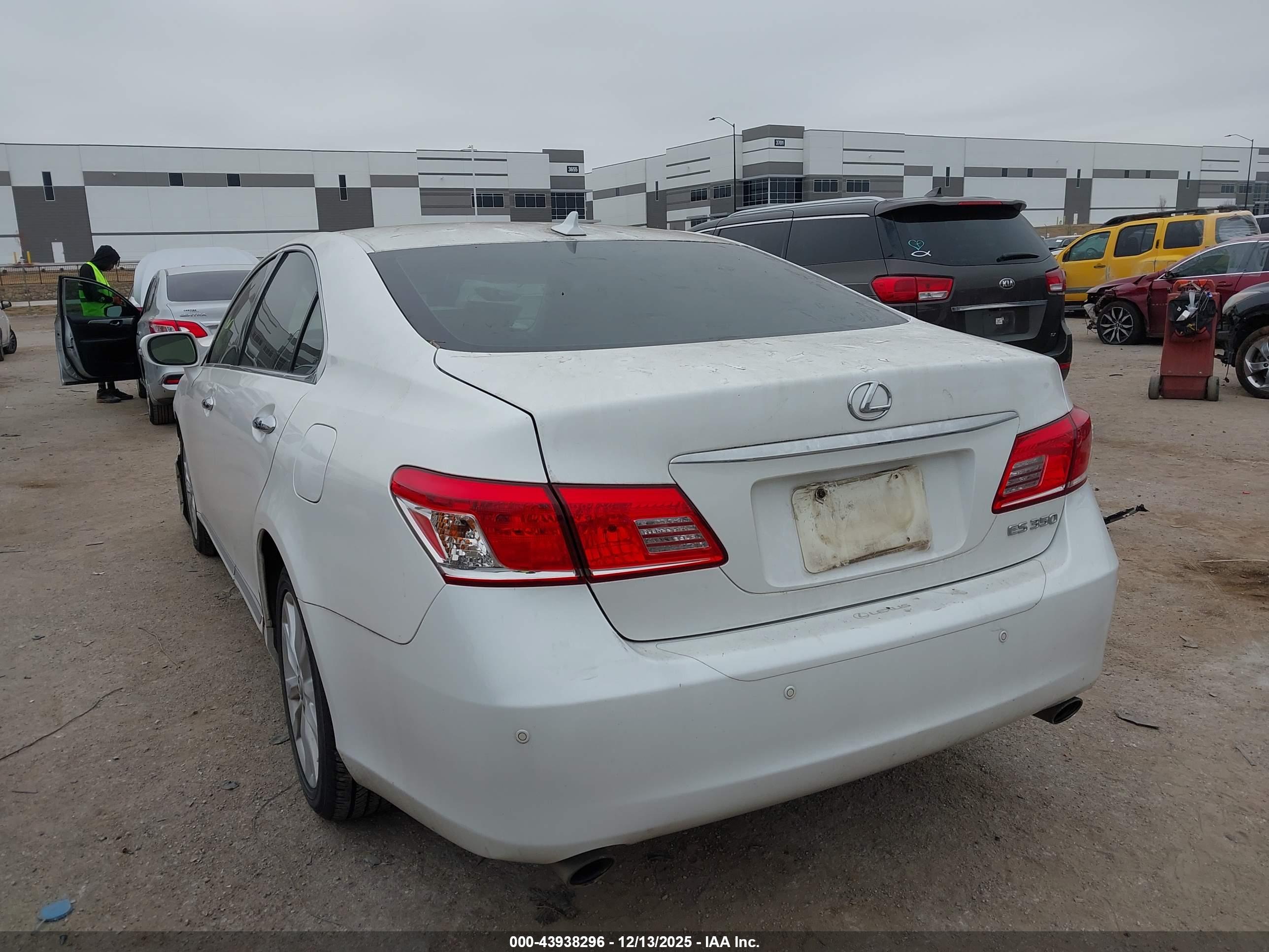 LEXUS ES image 3