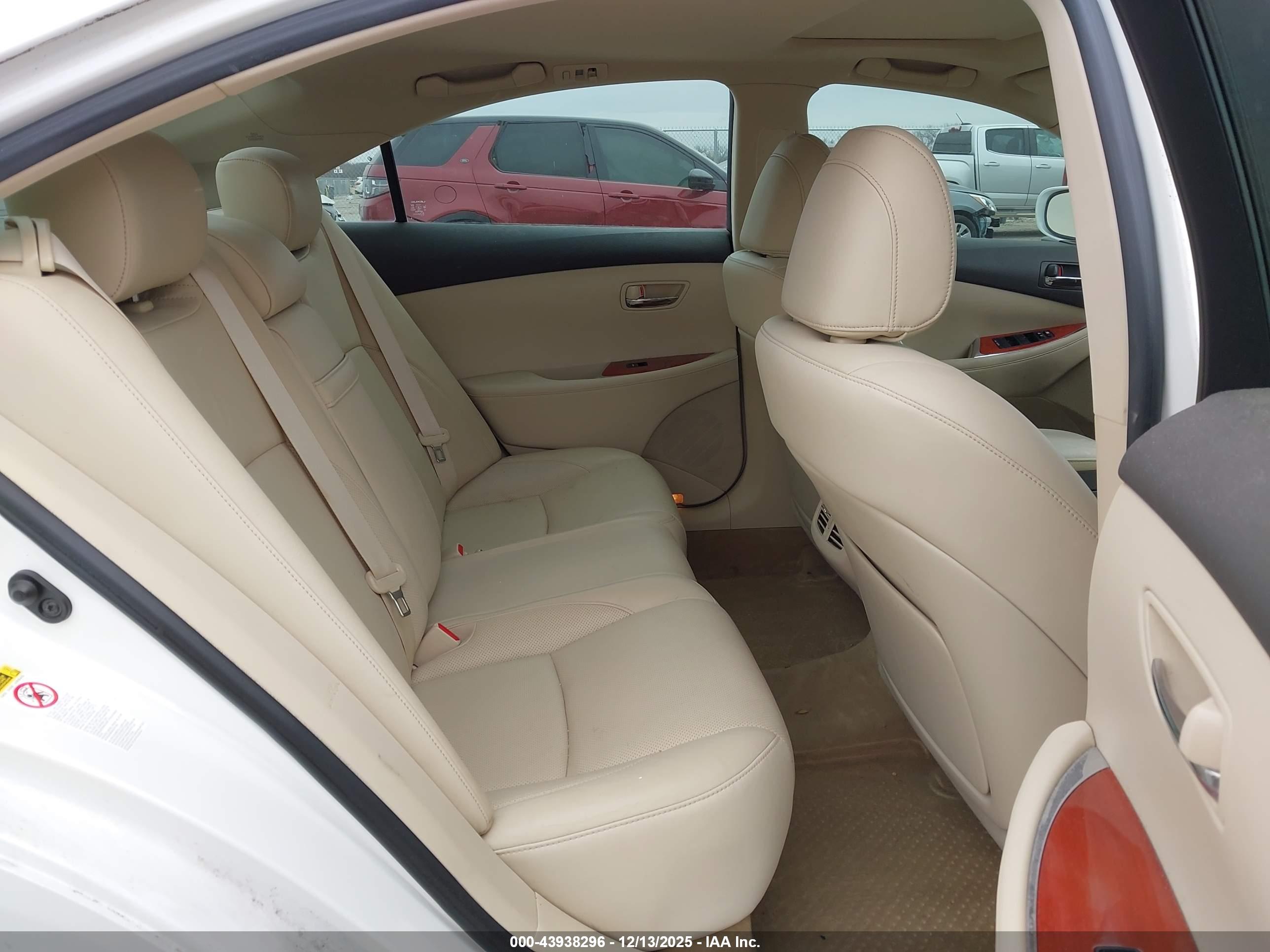 LEXUS ES image 8