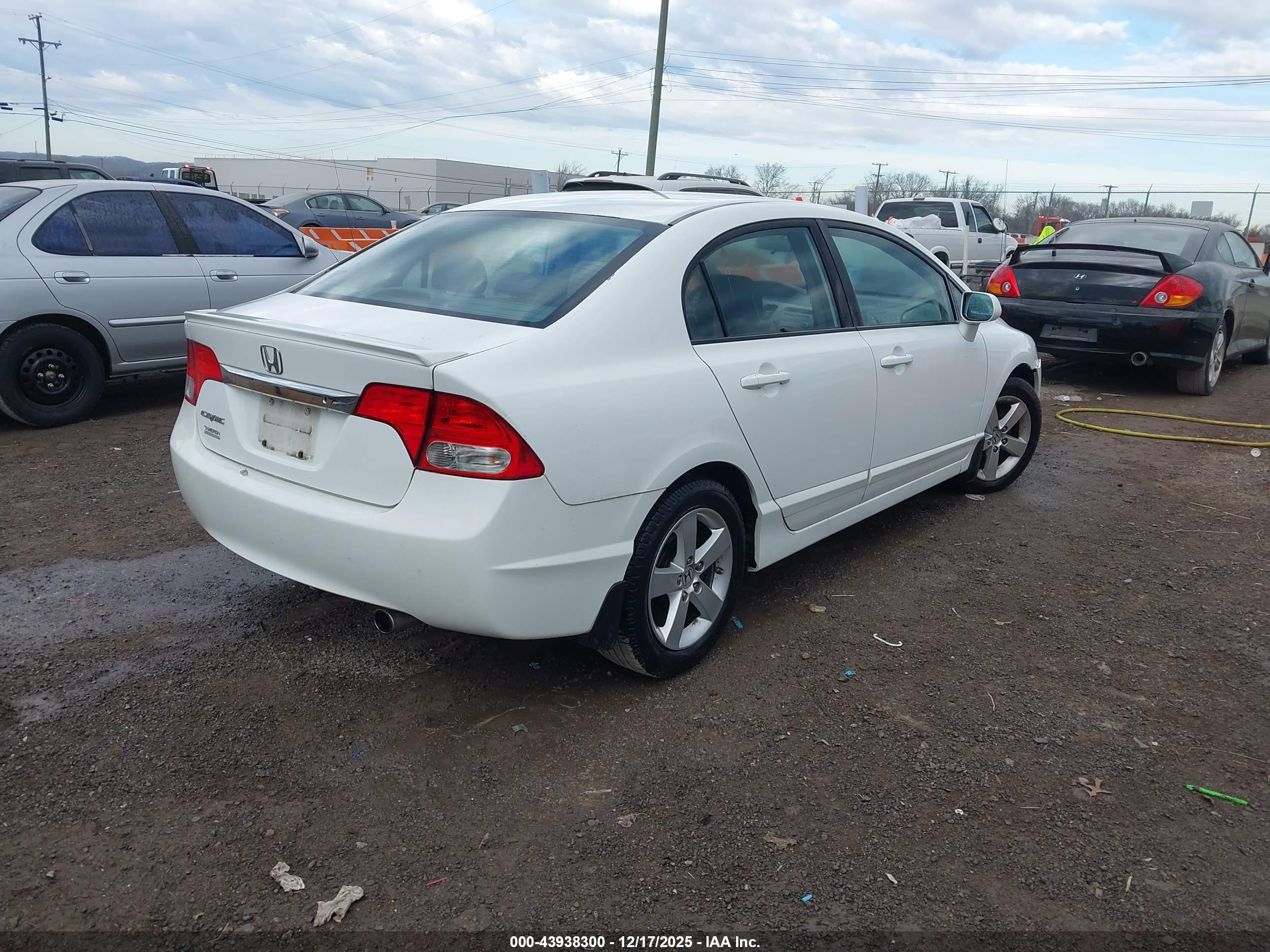 HONDA CIVIC image 4