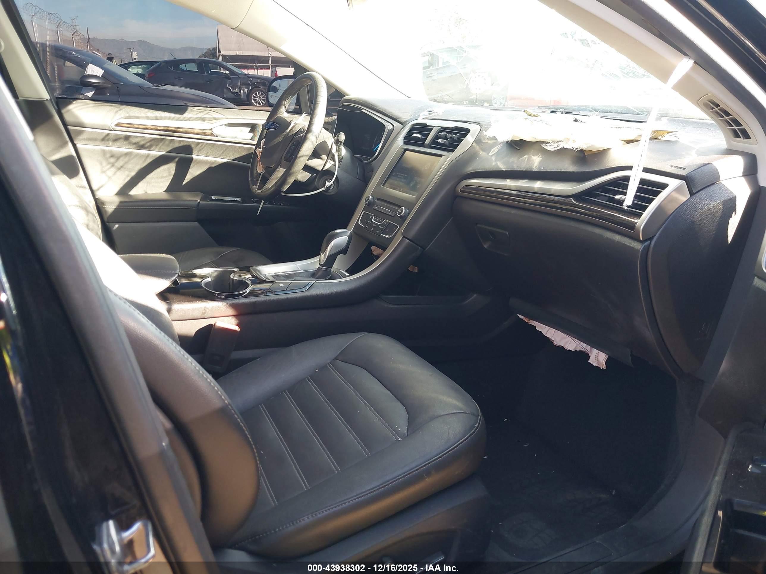 FORD FUSION image 5