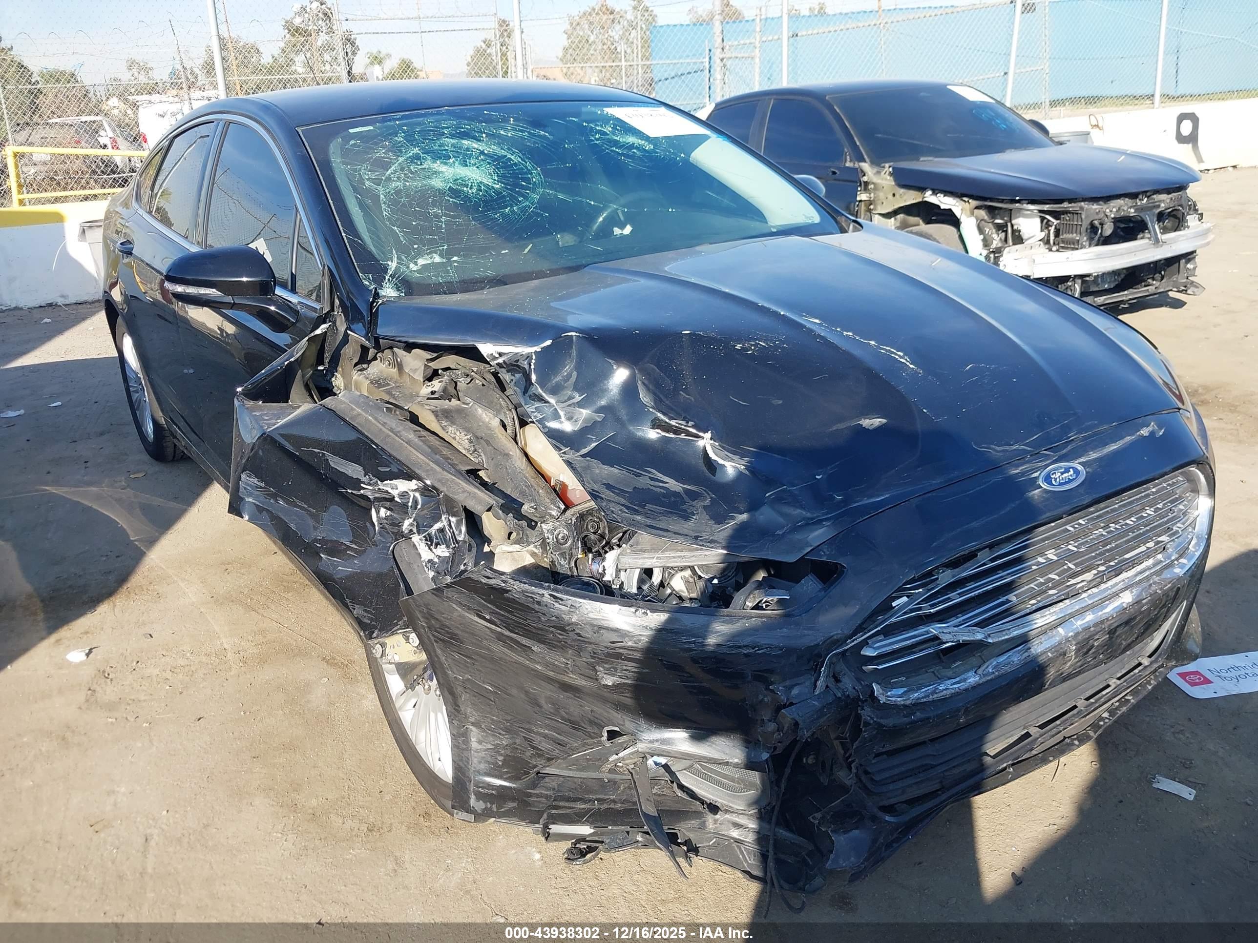 FORD FUSION image 6