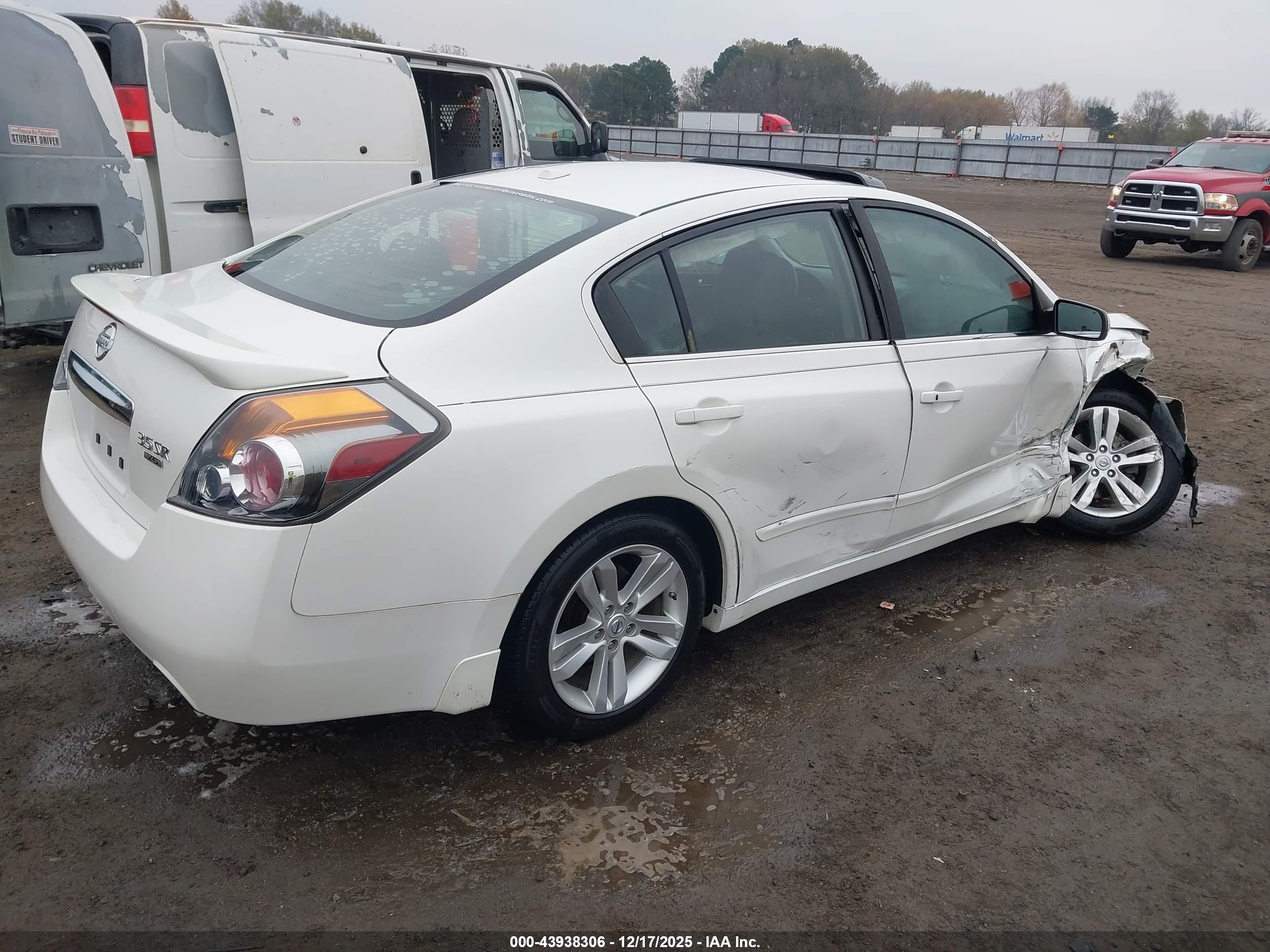 NISSAN ALTIMA image 4