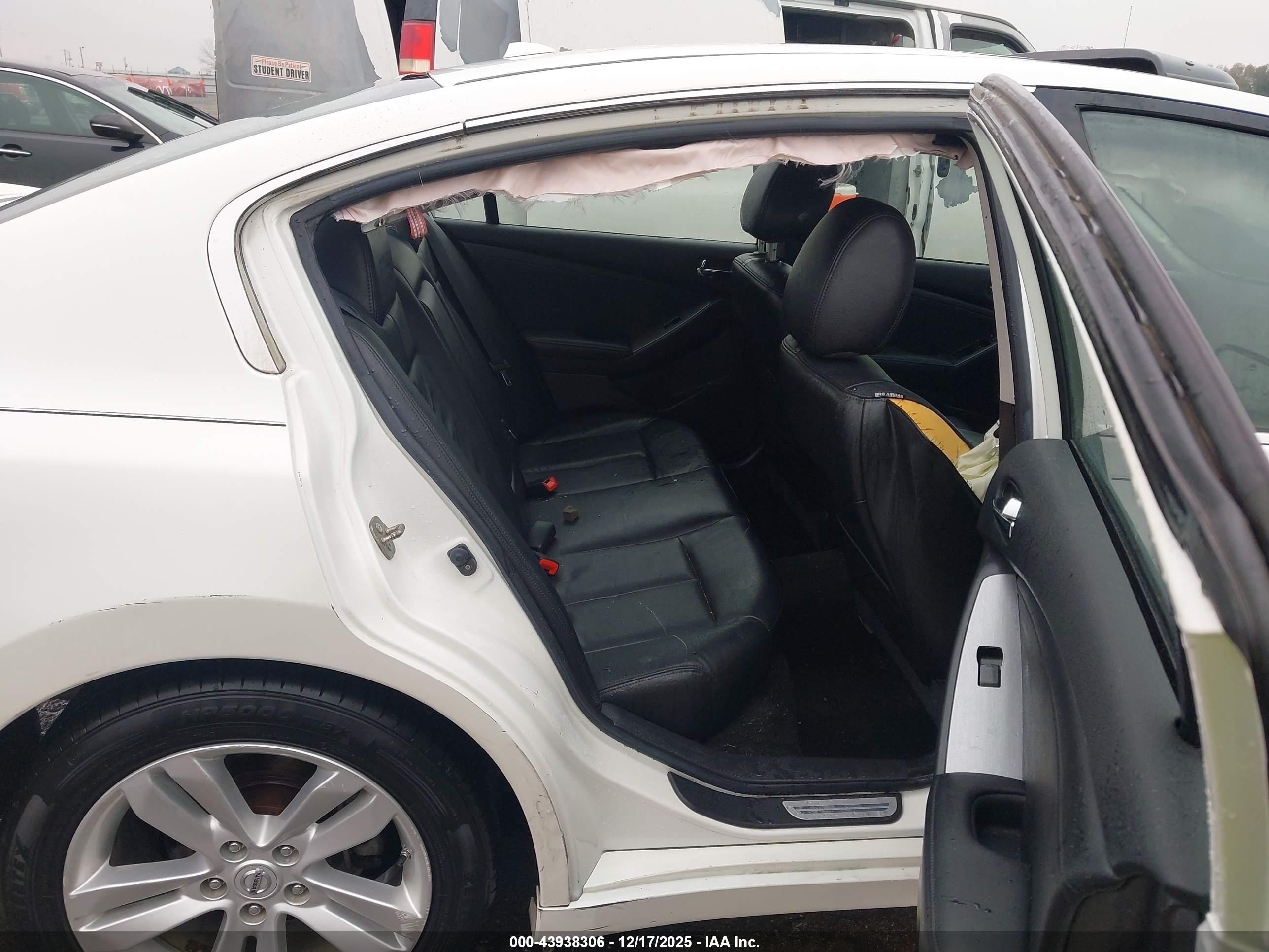 NISSAN ALTIMA image 8