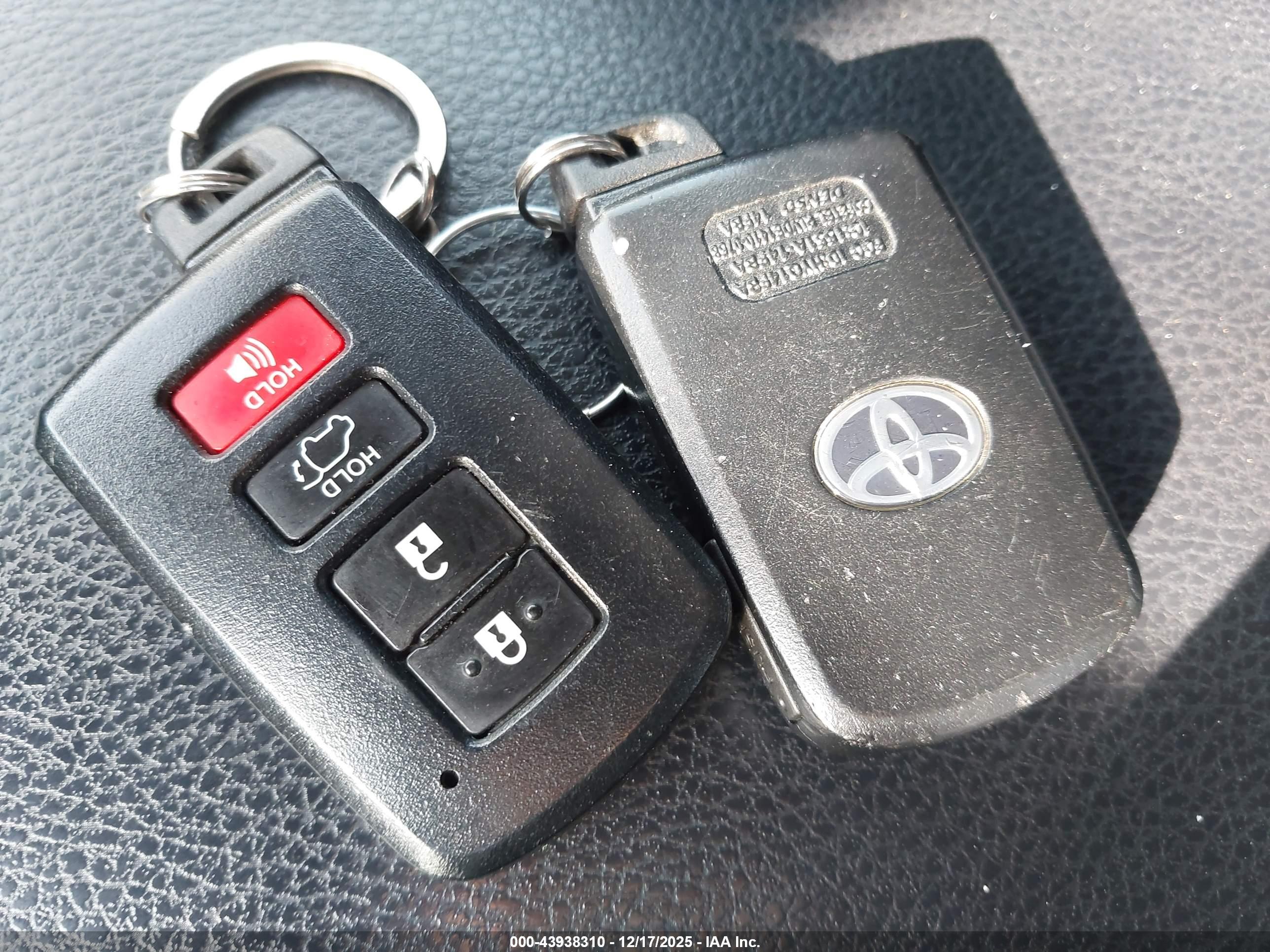 TOYOTA RAV4 image 11