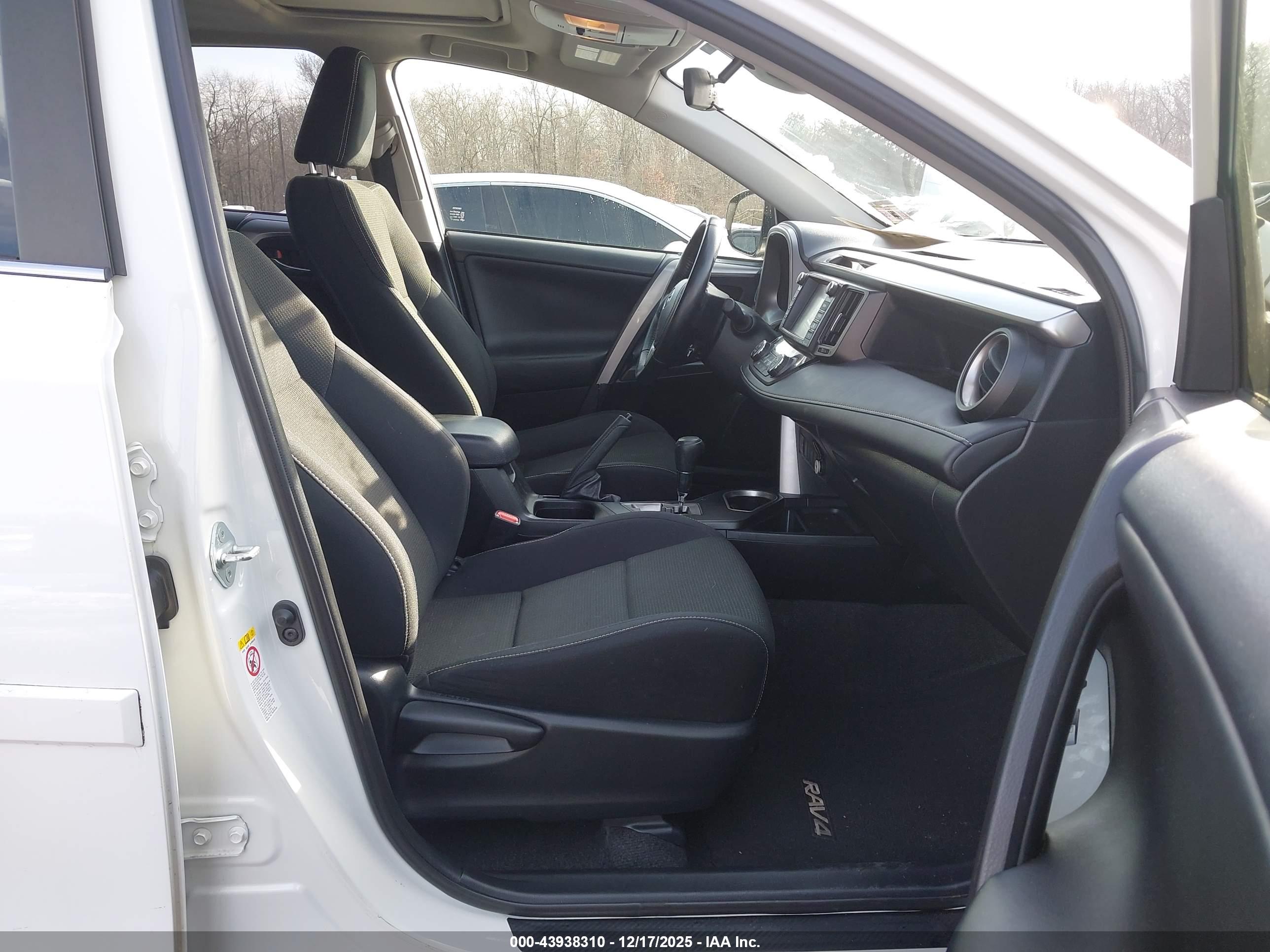 TOYOTA RAV4 image 5