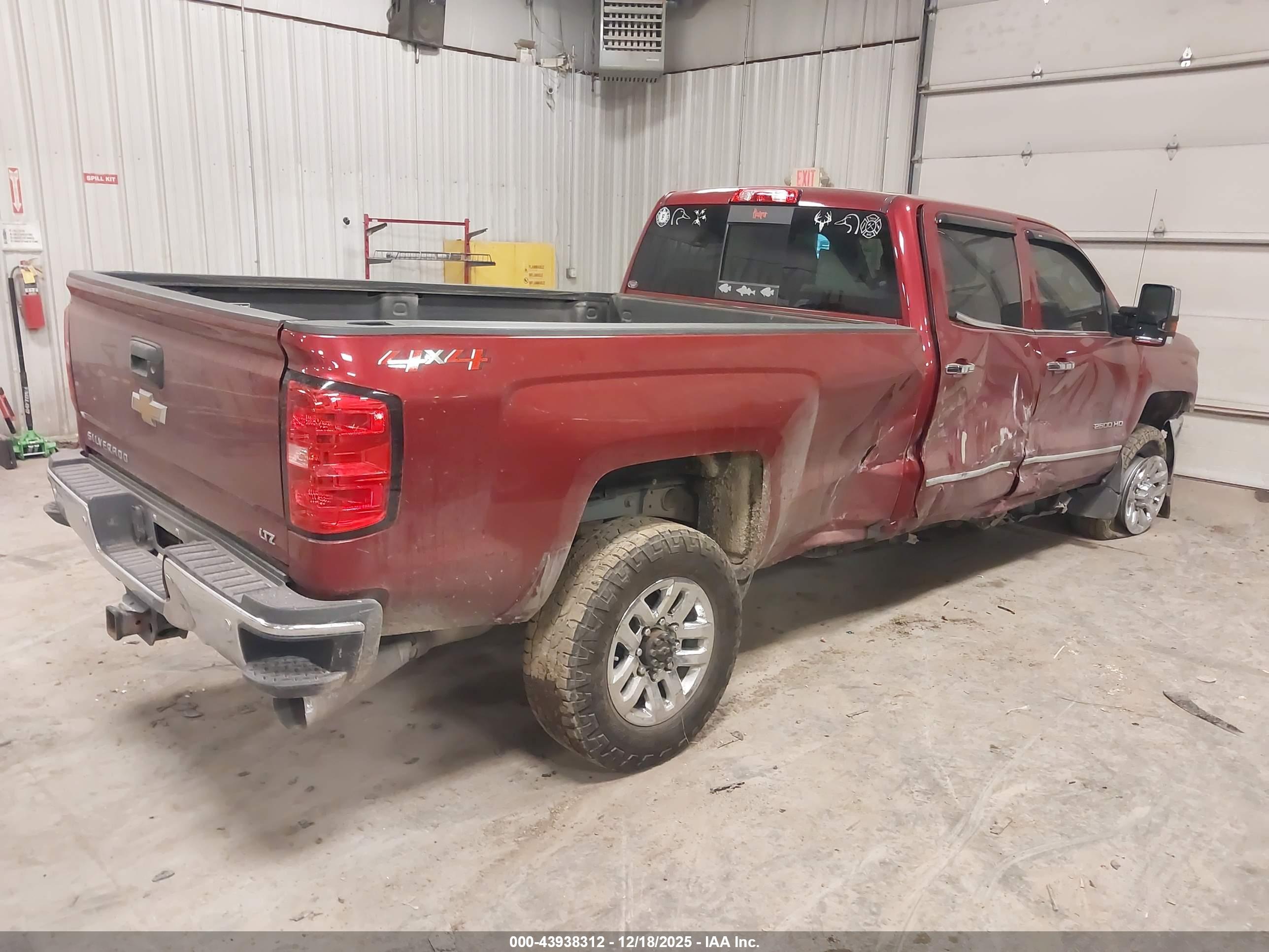 CHEVROLET SILVERADO image 4