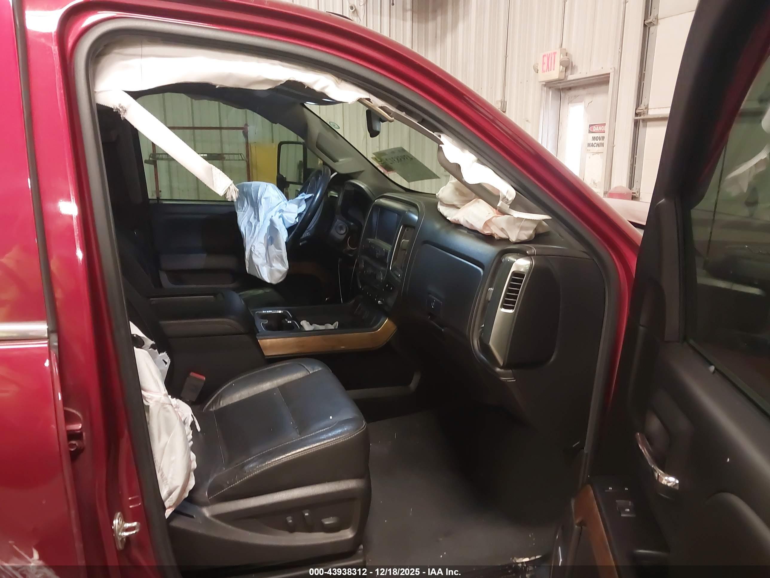 CHEVROLET SILVERADO image 5