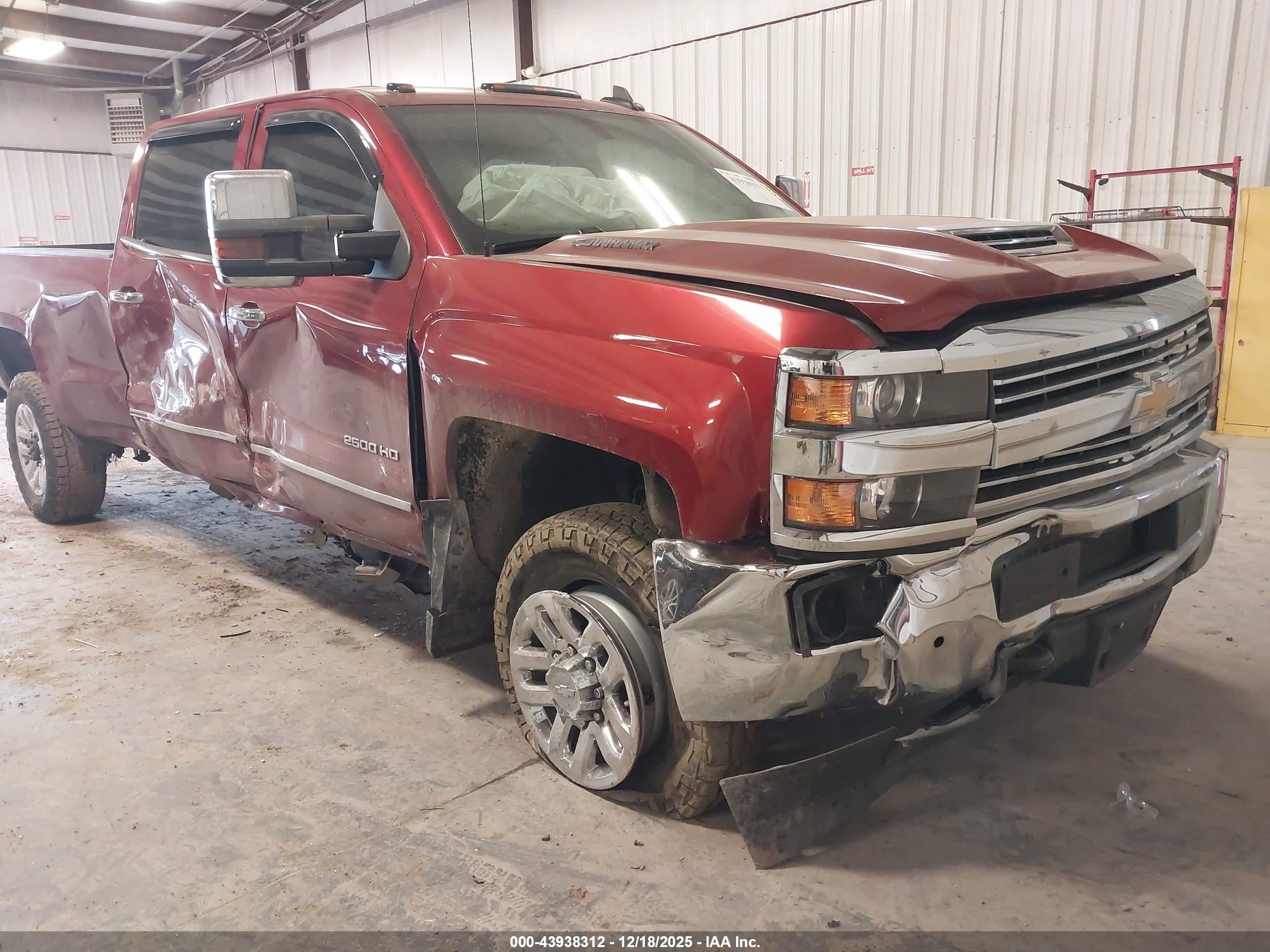CHEVROLET SILVERADO image 6