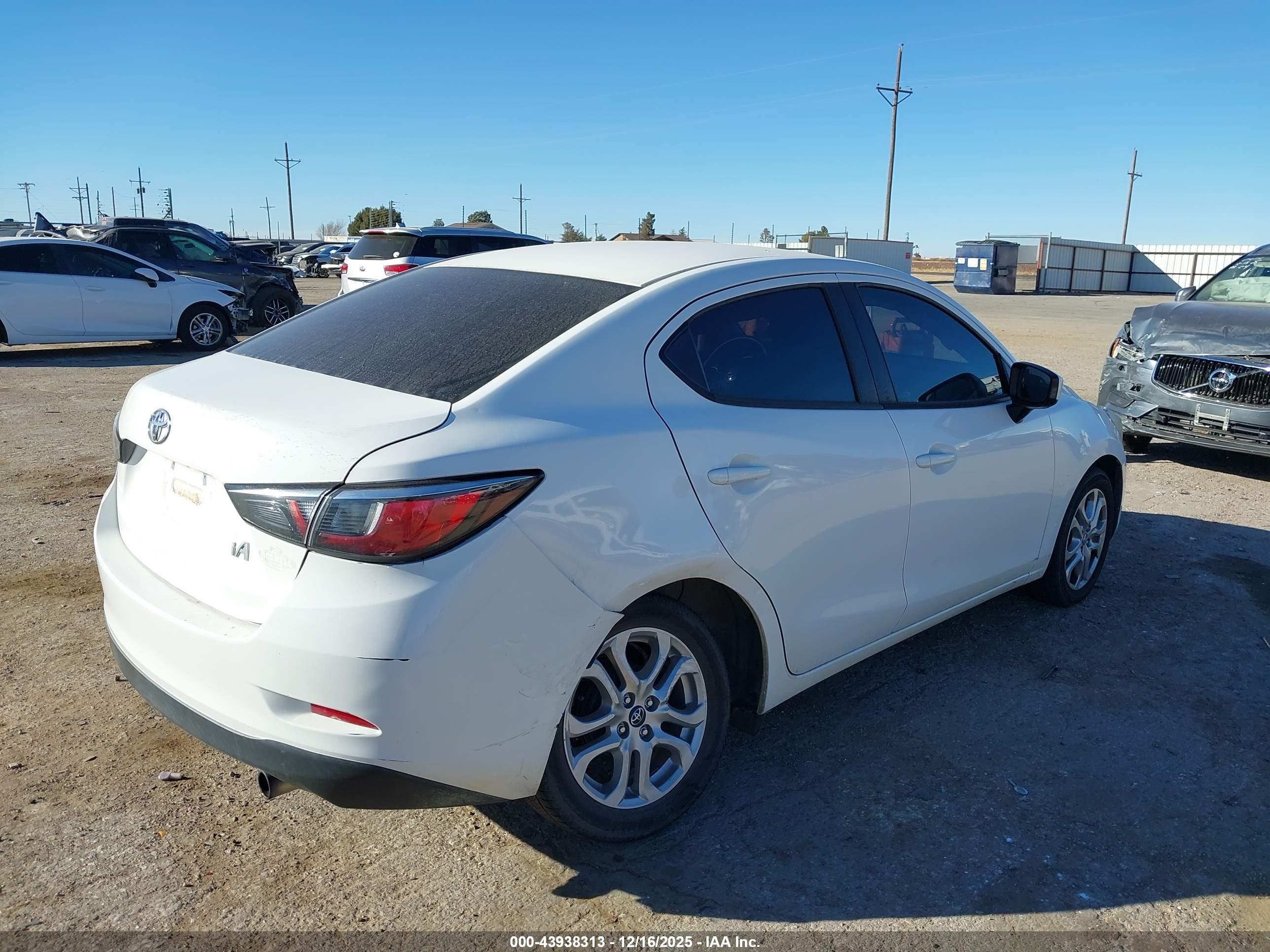 TOYOTA YARIS image 4