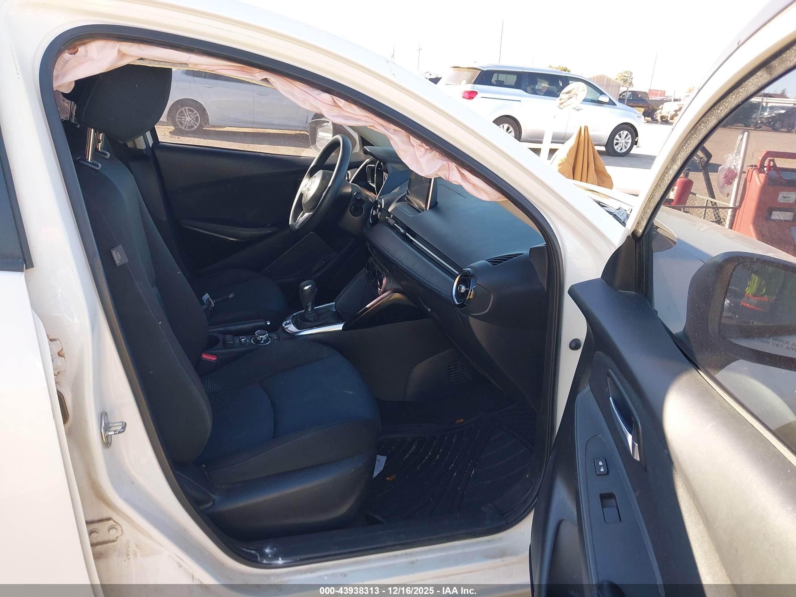 TOYOTA YARIS image 5