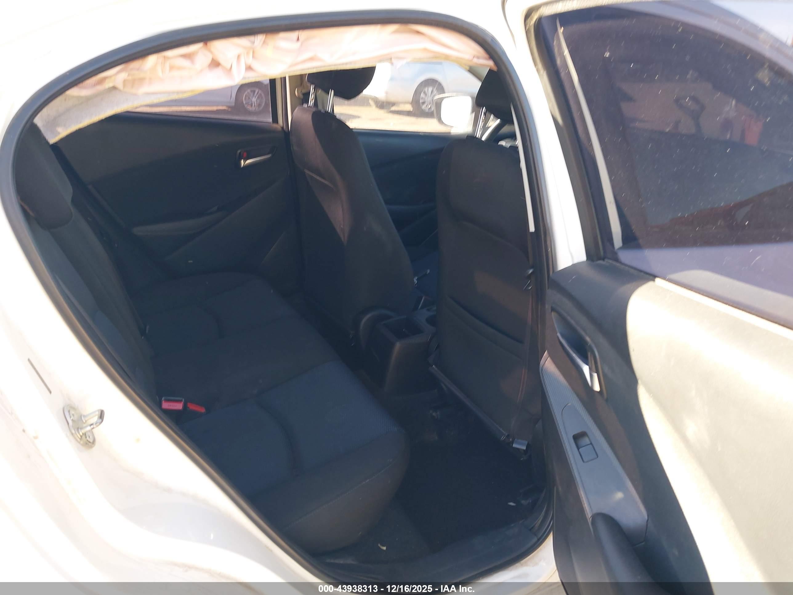 TOYOTA YARIS image 8
